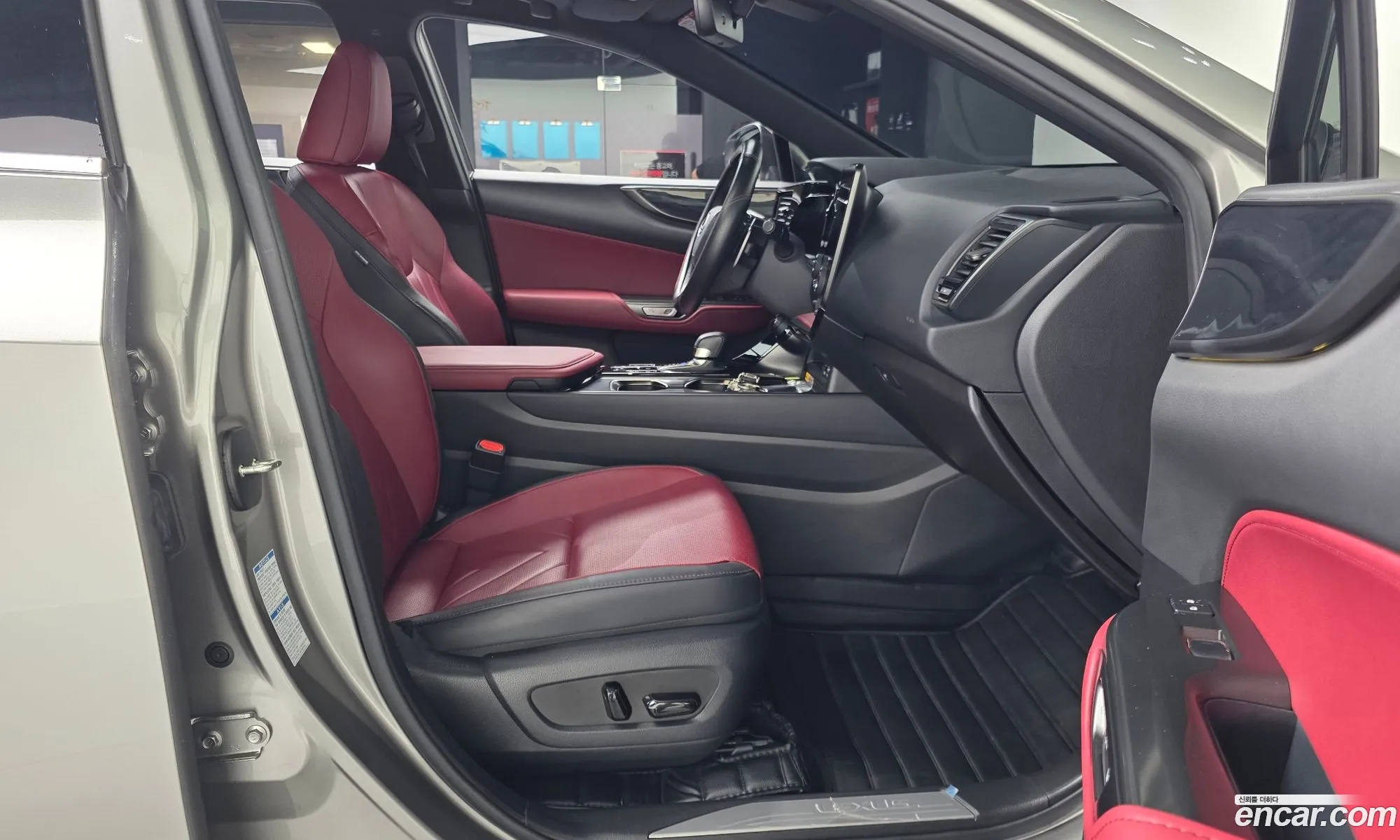 Lexus NX450h+ 2023 — 33