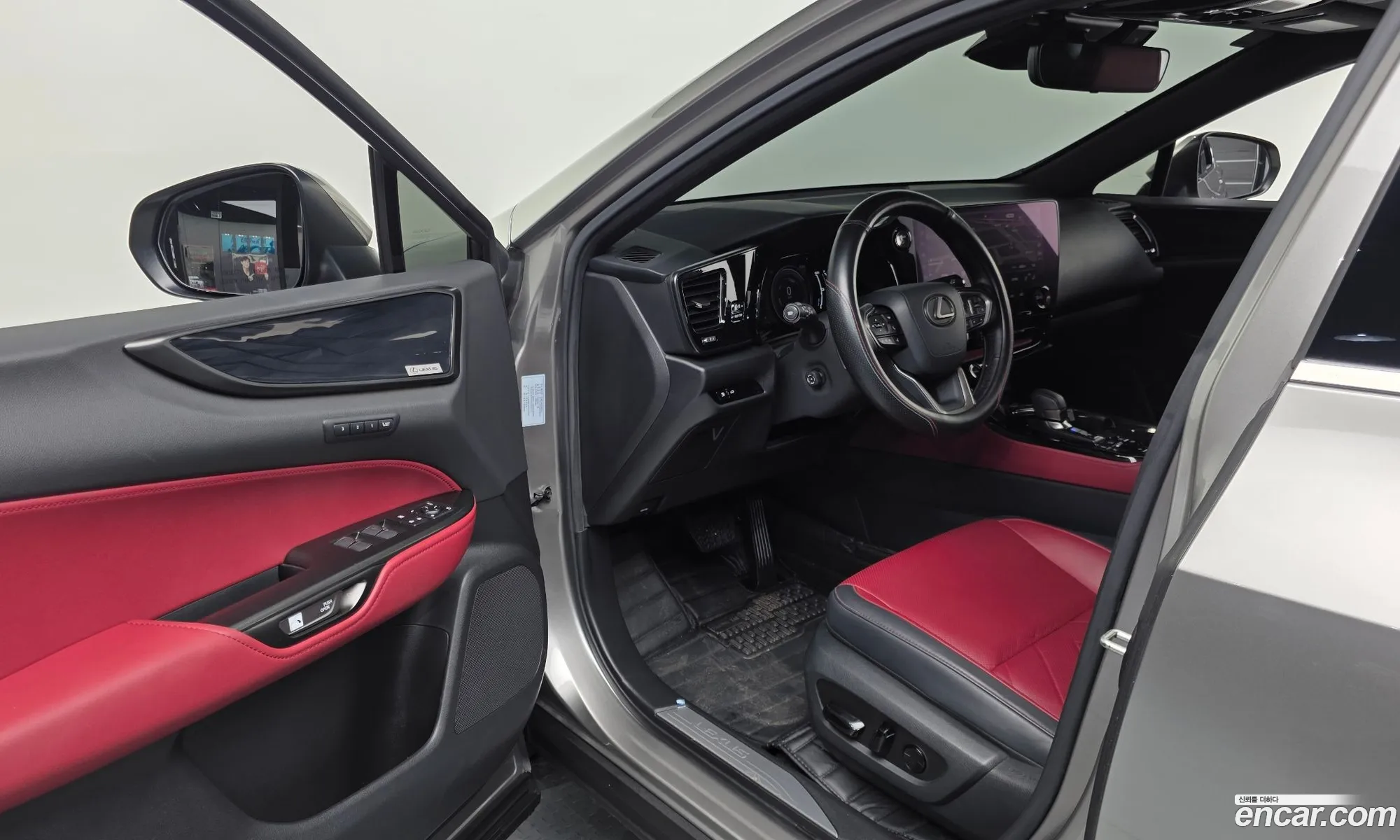 Lexus NX450h+ 2023 — 18