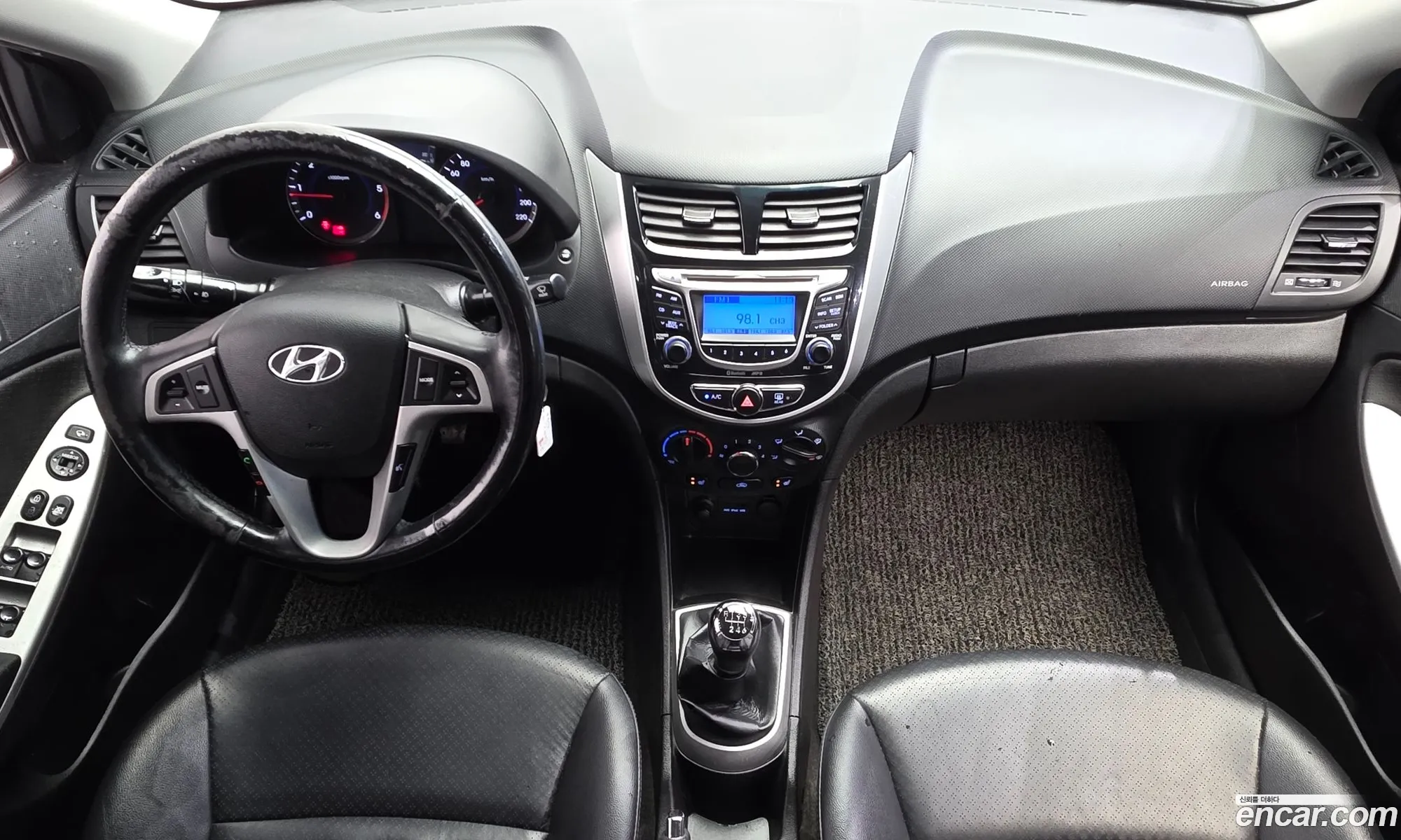 Hyundai Accent 2013 — 2