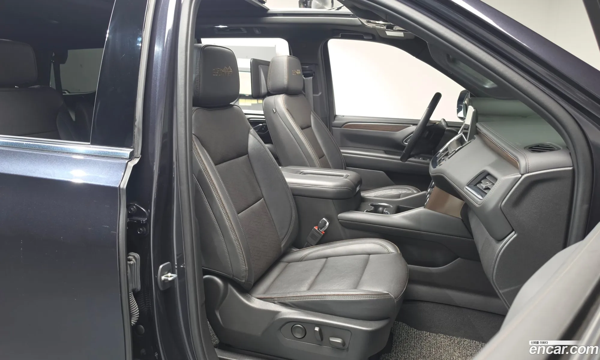 Chevrolet (GM Daewoo) Tahoe 2023 — 12