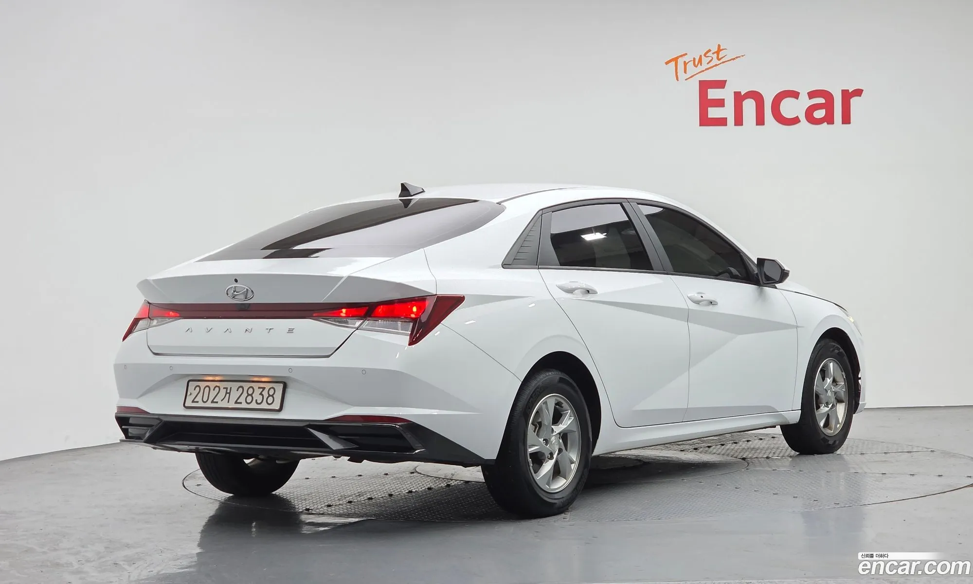 Hyundai Elantra 2022 — 5