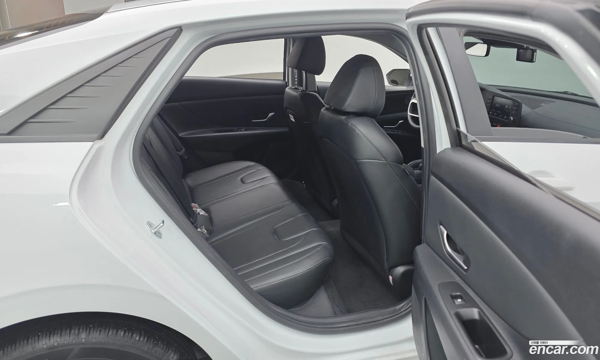 Hyundai Elantra 2022 — 18