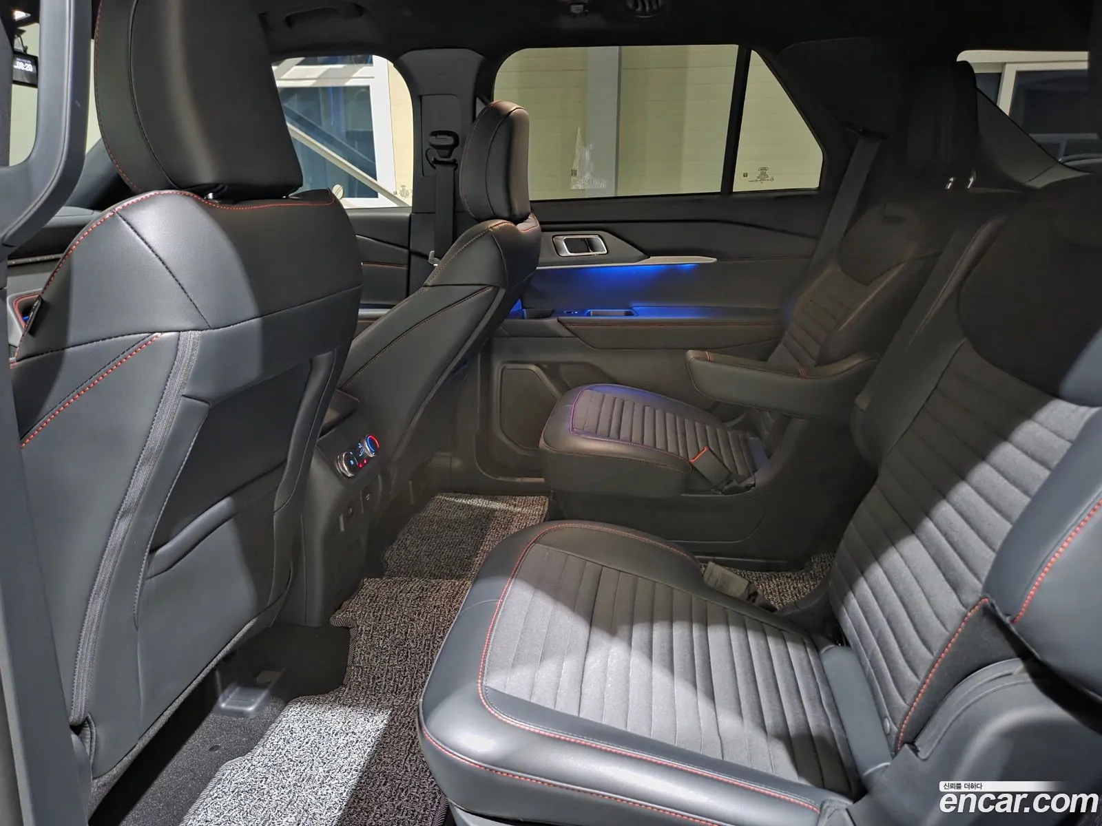 Ford Explorer 6th Gen 2025 — 17
