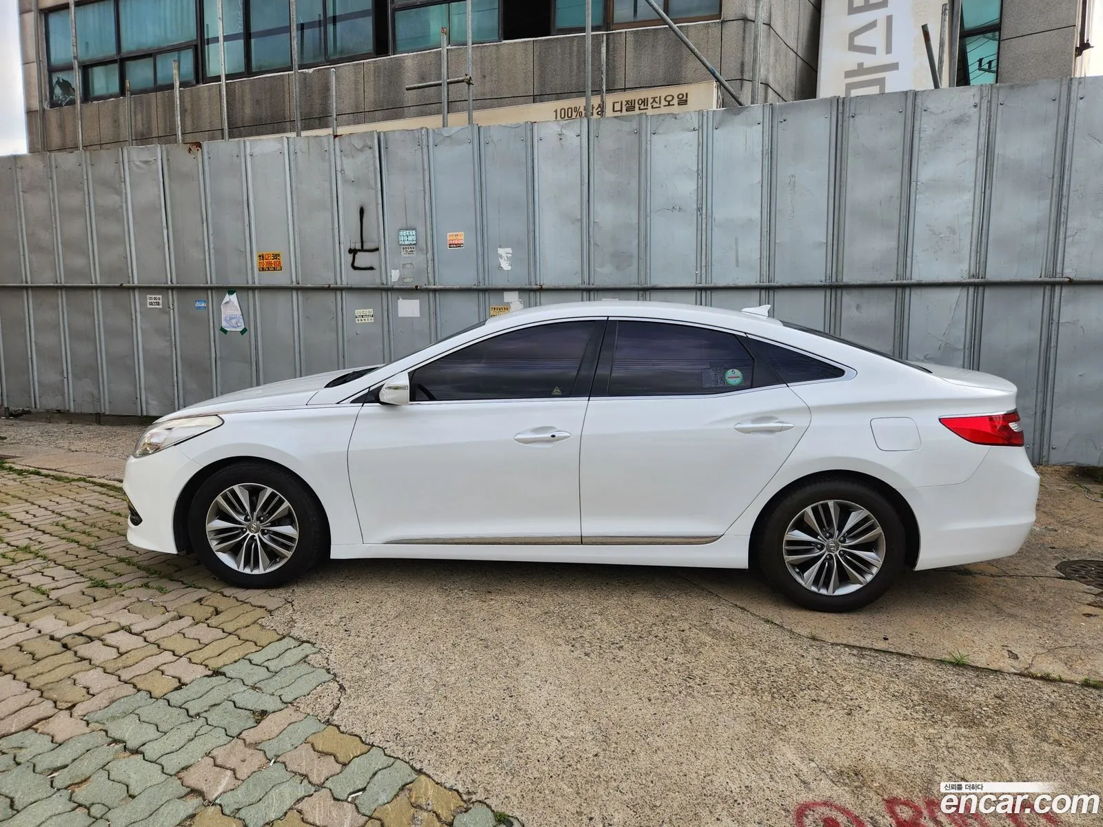 Hyundai Grandeur HG 2016 — 19