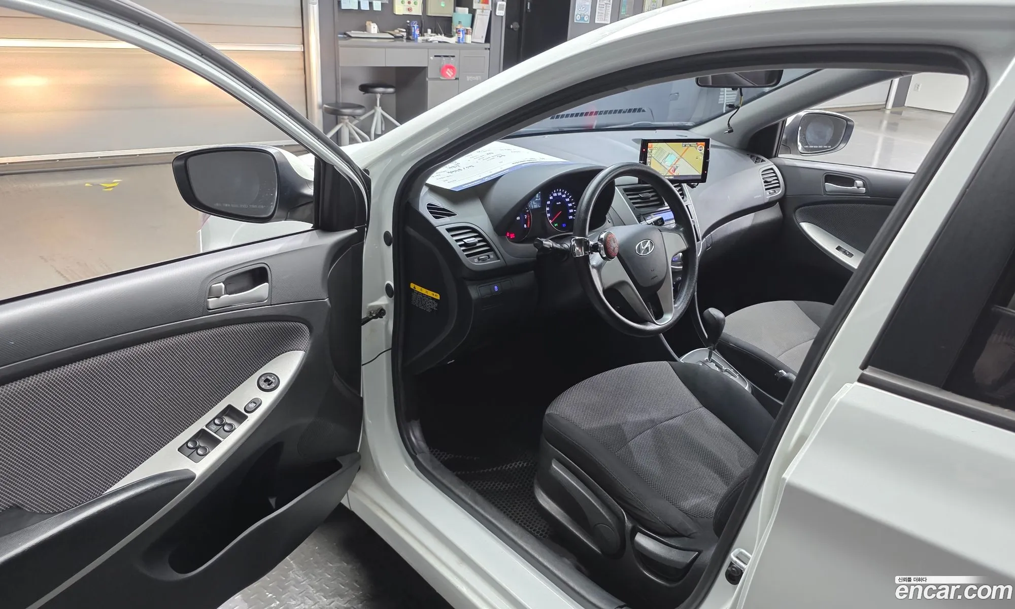 Hyundai Accent 2013 — 2