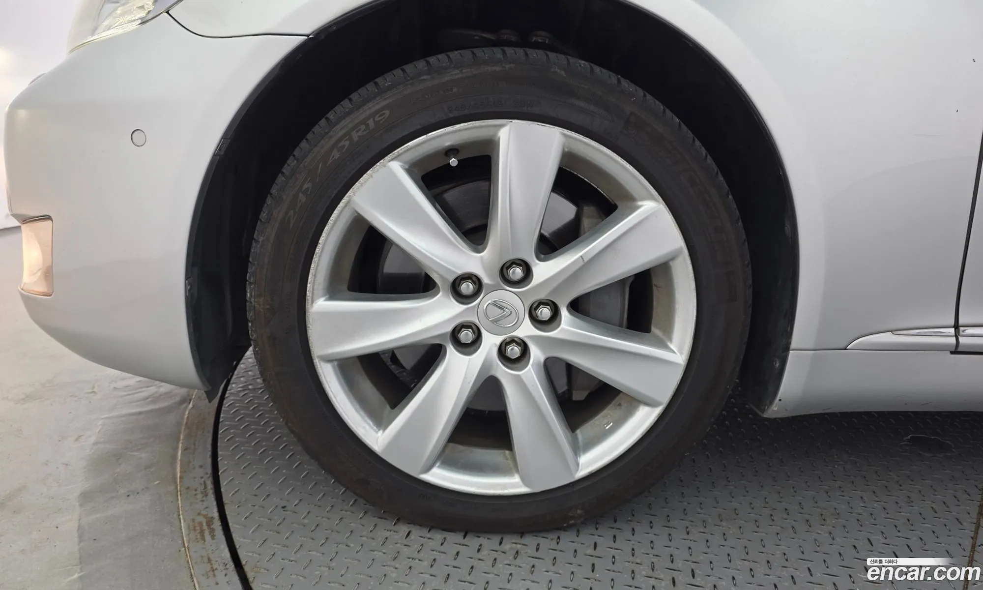 Lexus LS600hL 2011 JTHDU1EF4C5014837 — 3