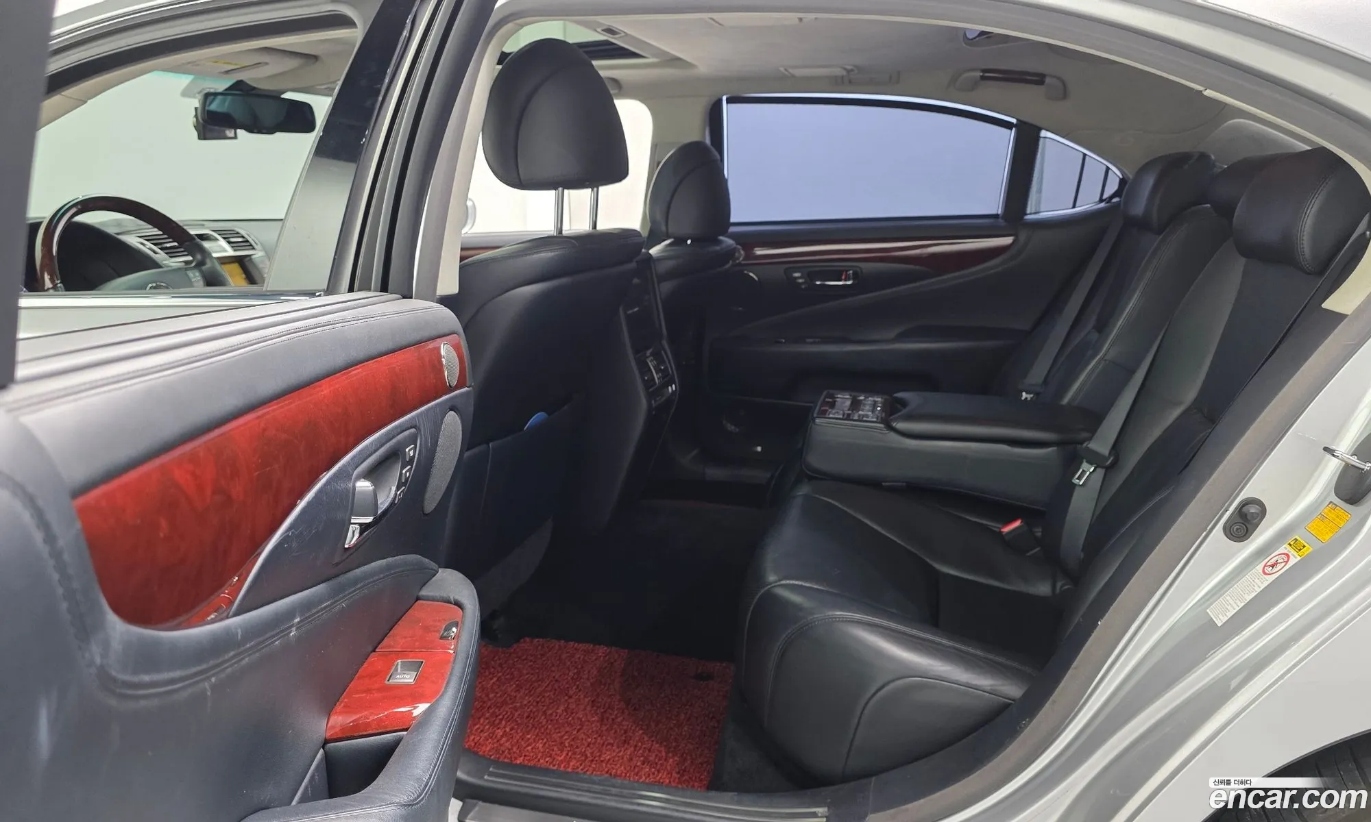 Lexus LS600hL 2011 JTHDU1EF4C5014837 — 5