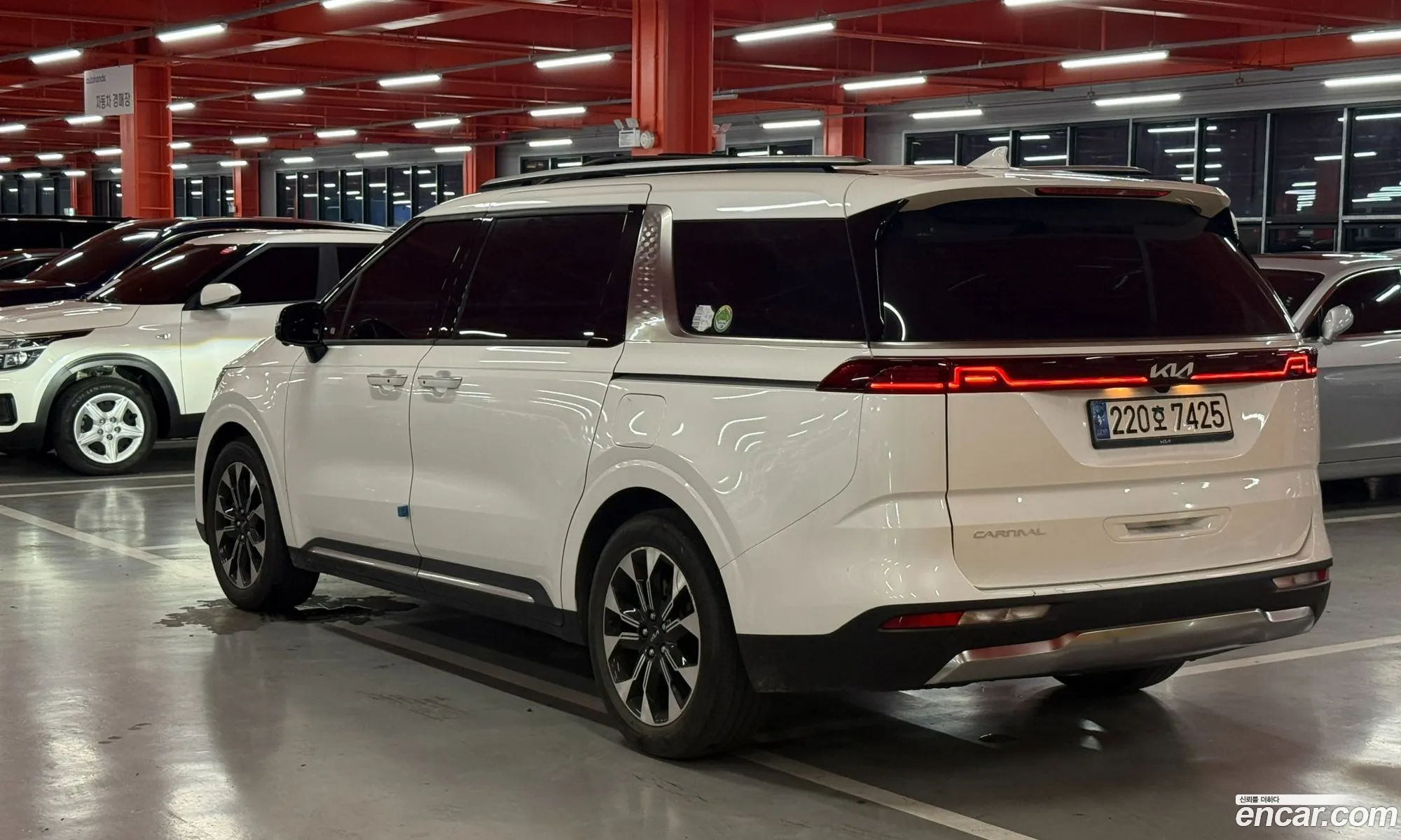 Kia Carnival 2023 — 12