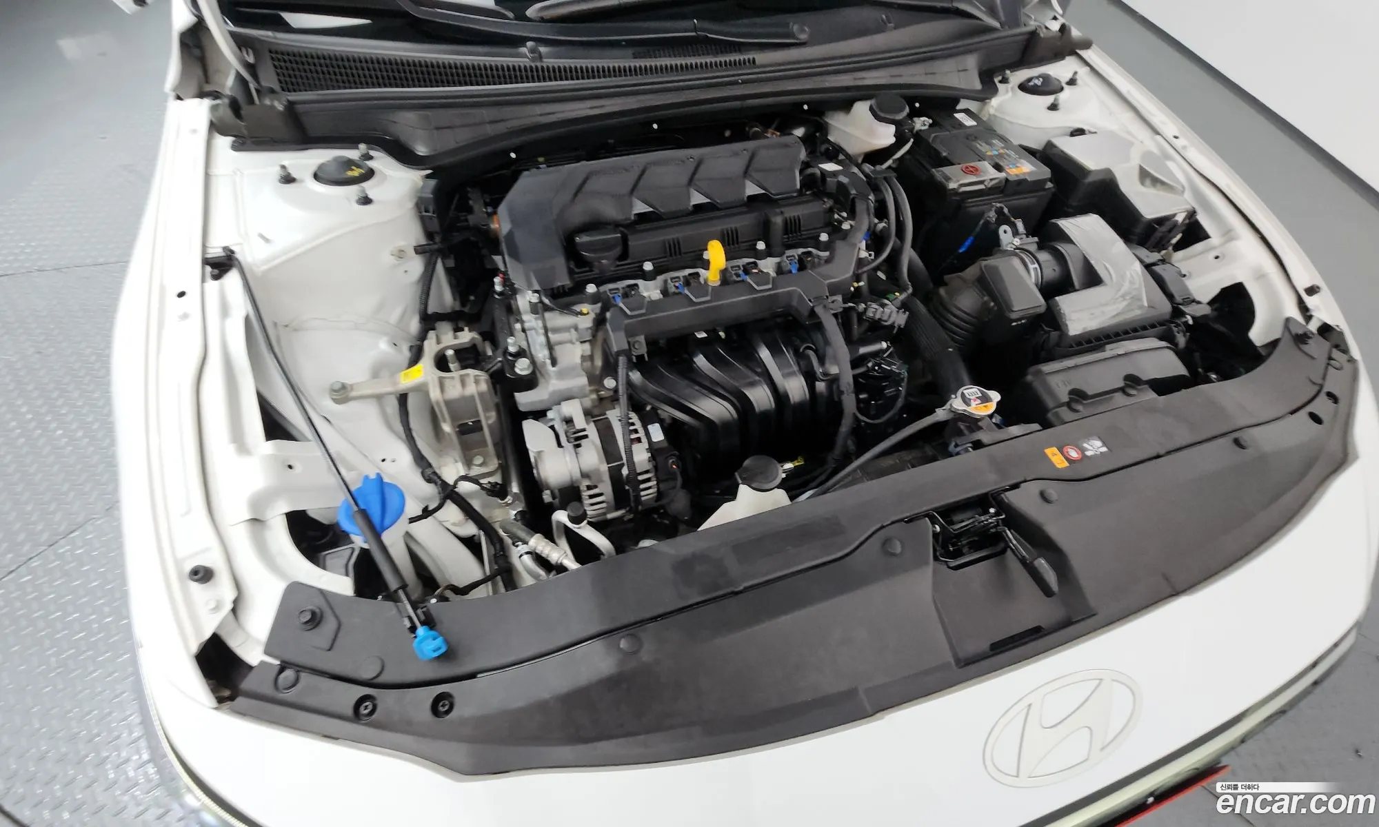 Hyundai Elantra 2023 — 15