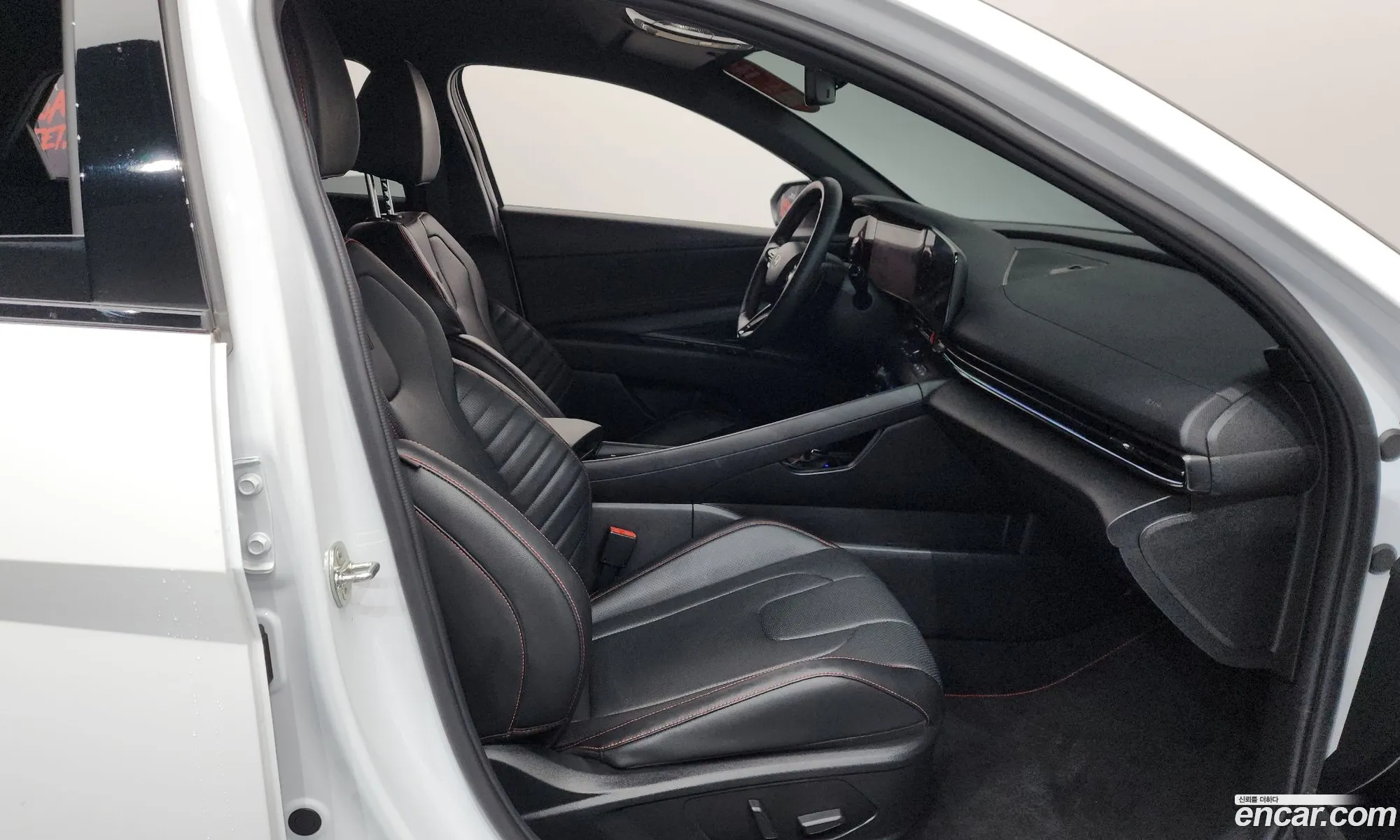 Hyundai Elantra 2023 — 33