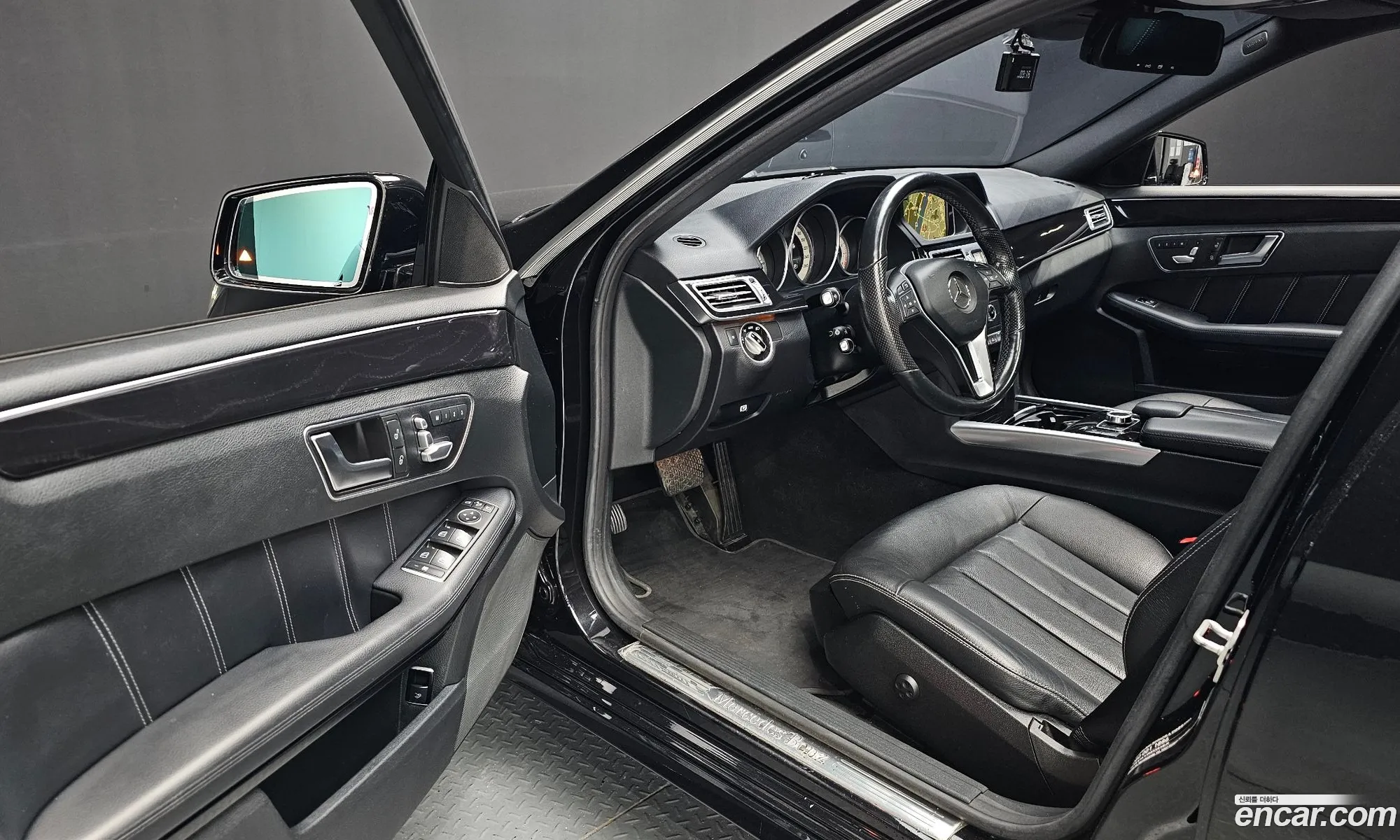 Mercedes-Benz E-Class W212 2015 WDDHF8BB3GB239996 — 9