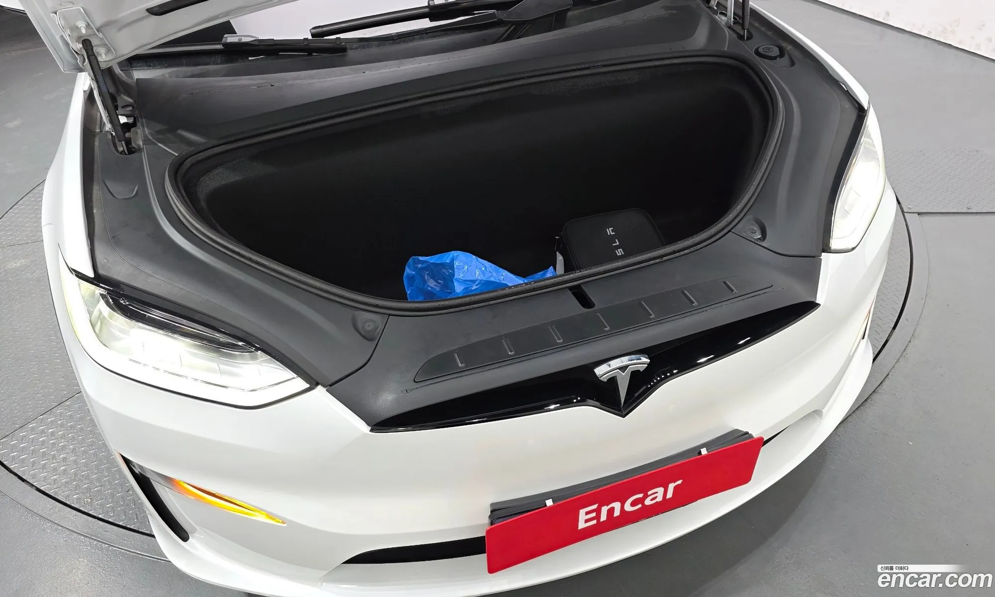 Tesla Model X 2023 — 26