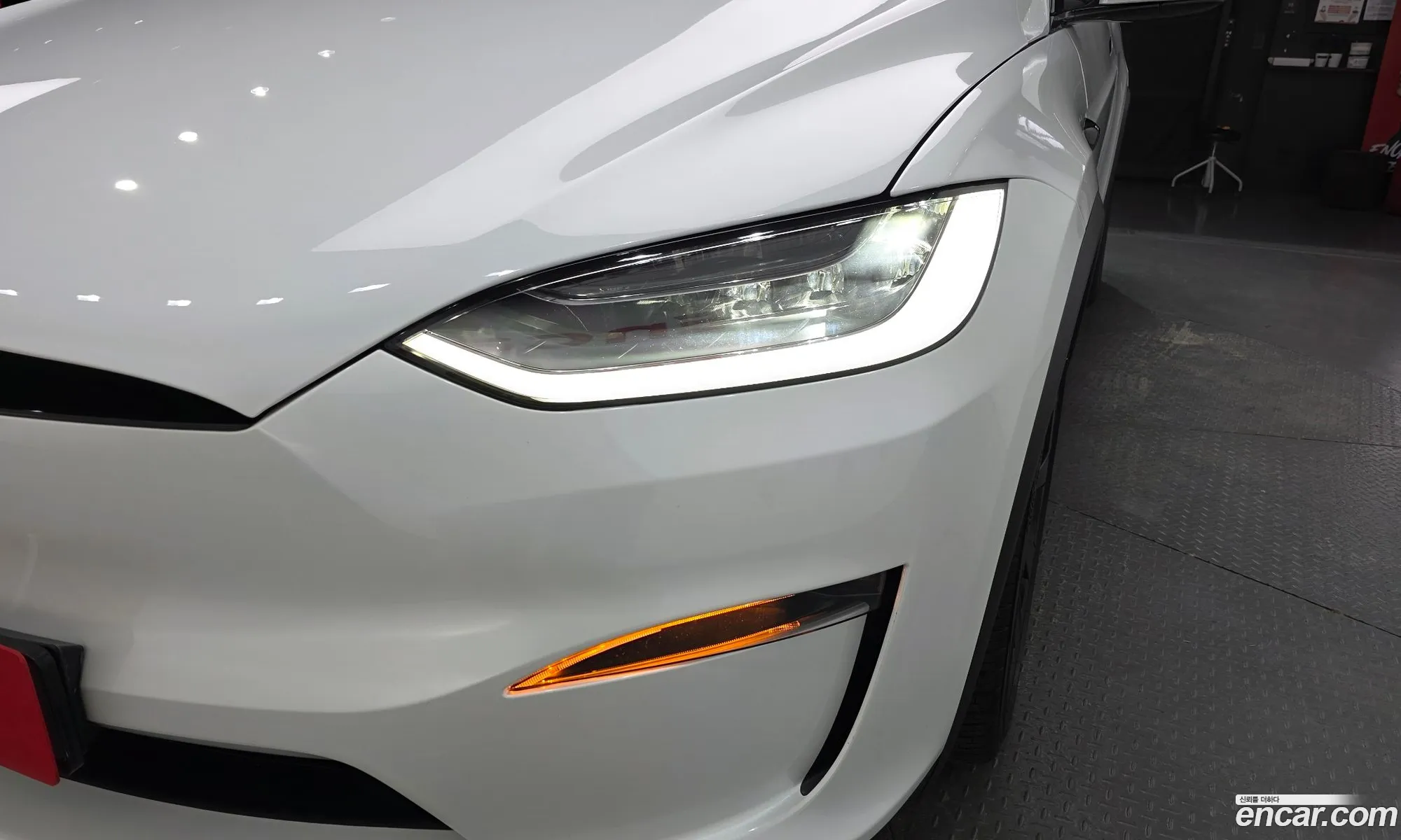 Tesla Model X 2023 — 18