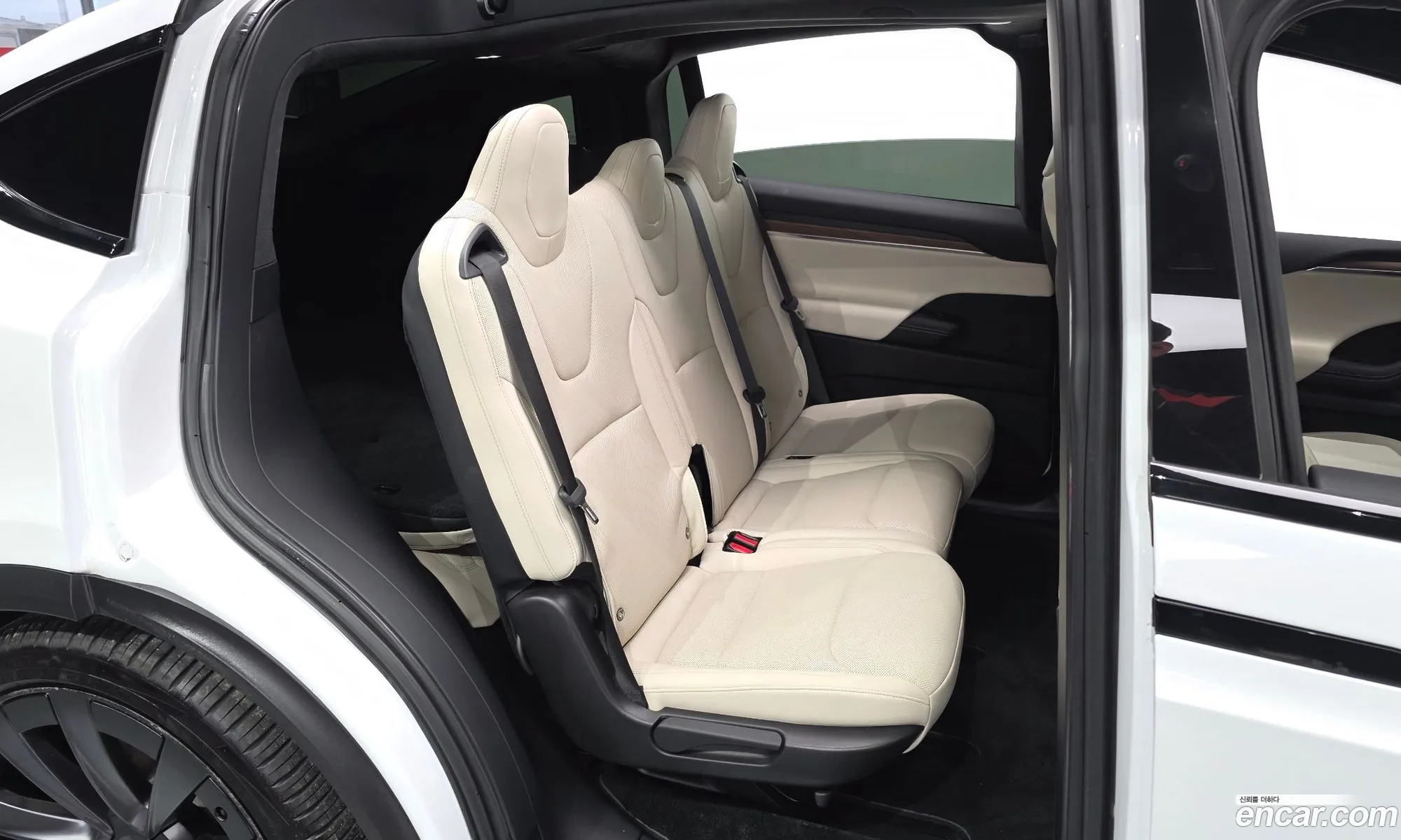 Tesla Model X 2023 — 32