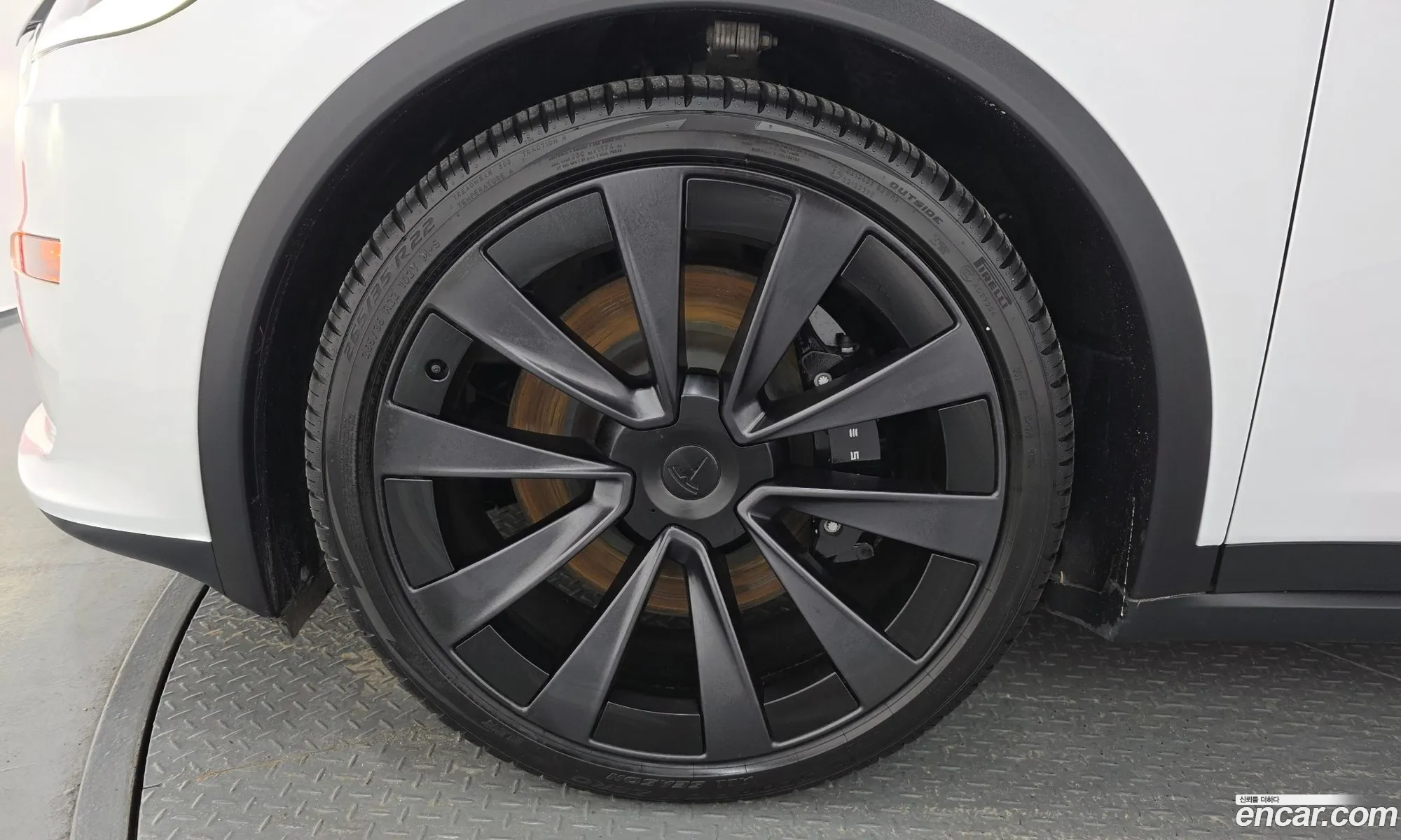 Tesla Model X 2023 — 12