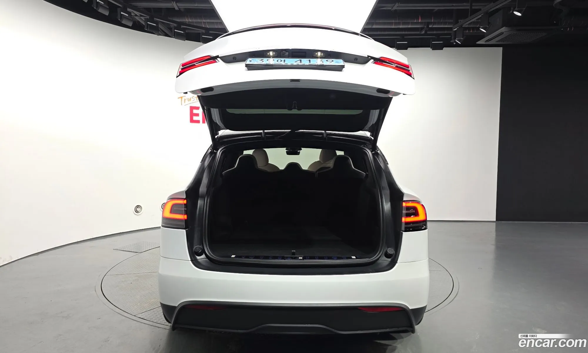 Tesla Model X 2023 — 23