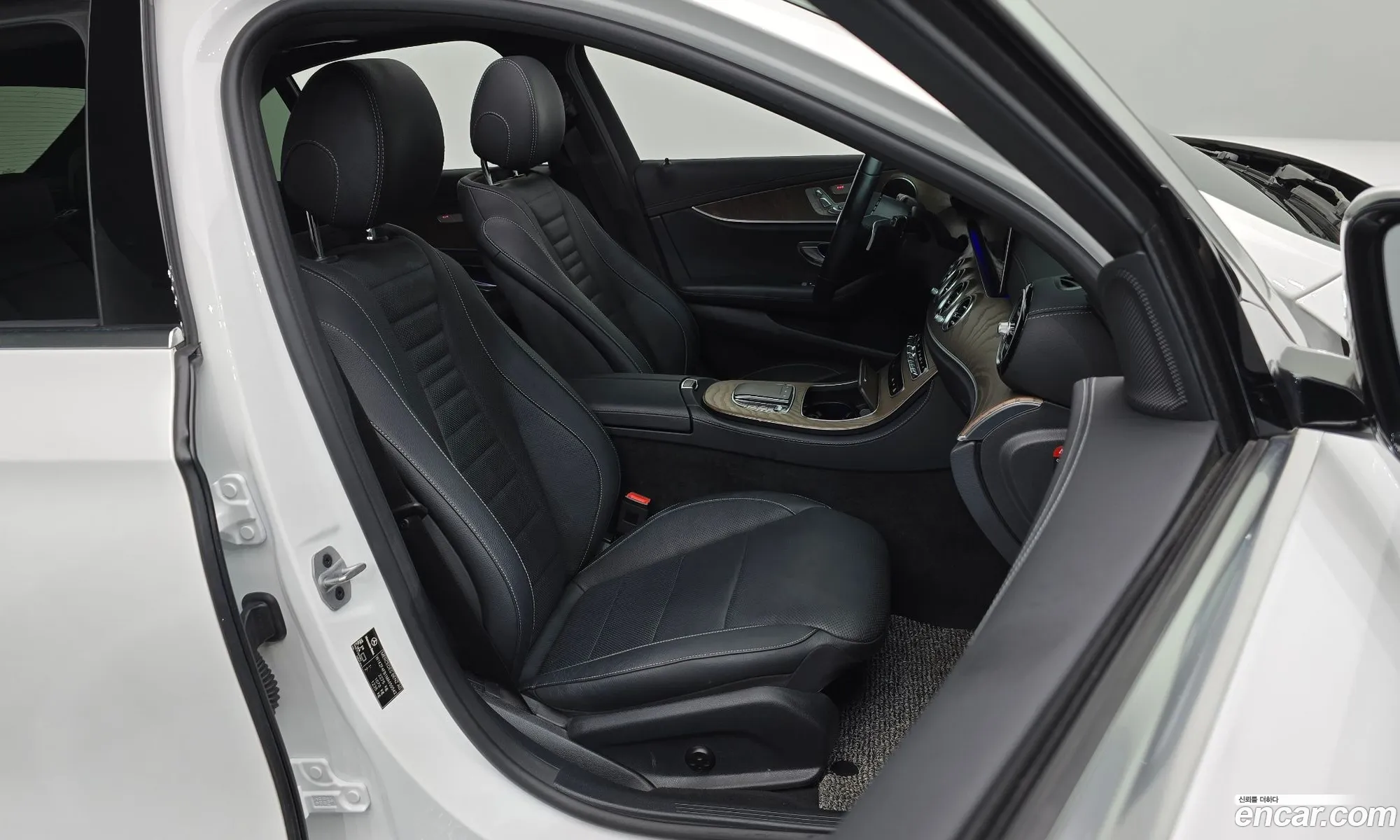 Mercedes-Benz E-Class W213 2021 — 25