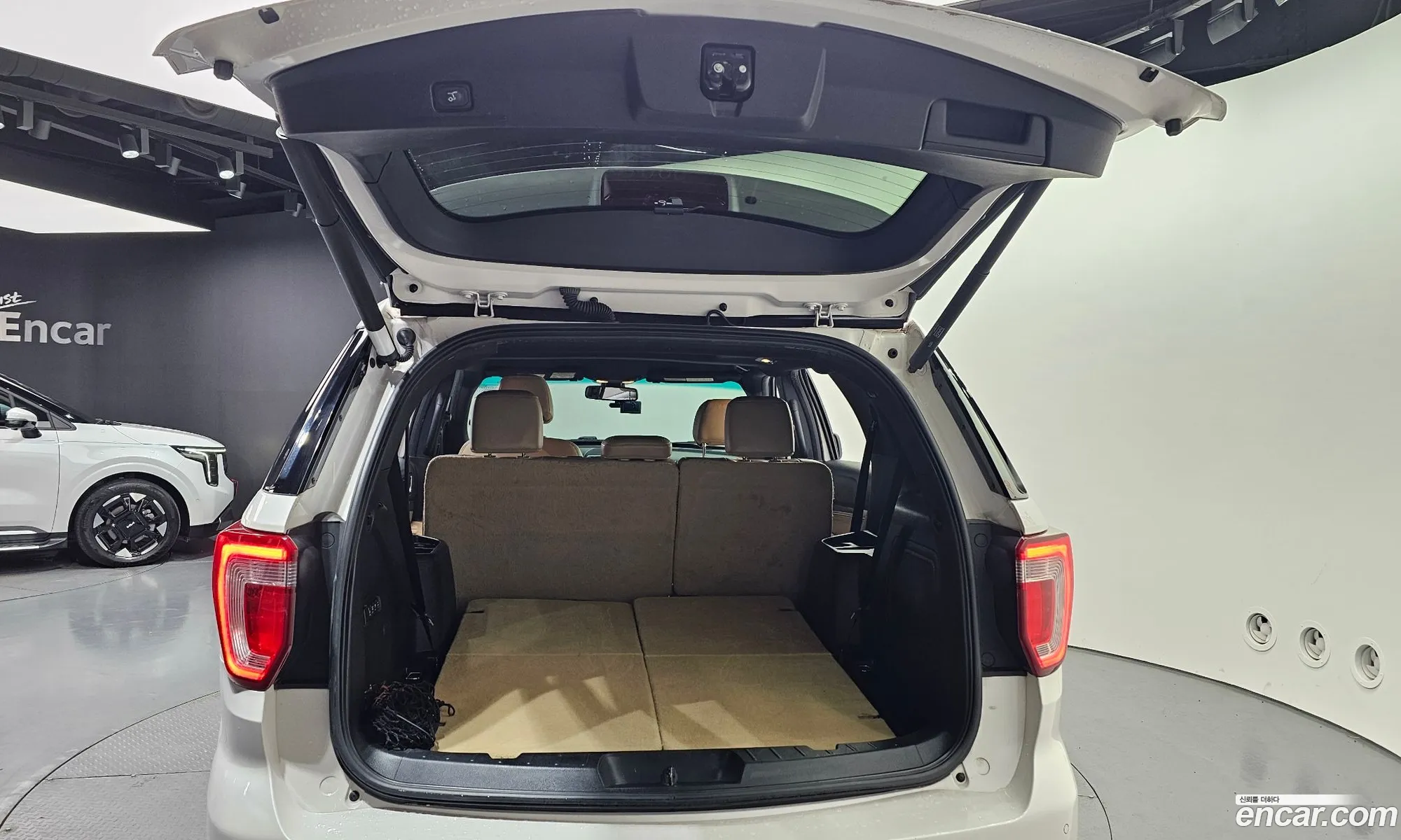 Ford Explorer 2017 1FM5K8FH0HGA83066 — 27