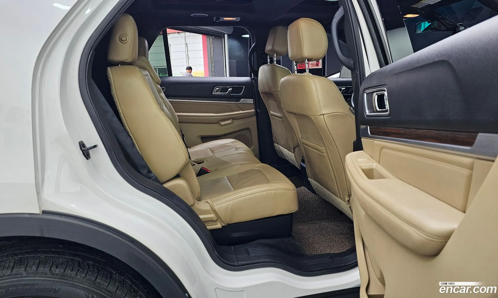 Ford Explorer 2017 1FM5K8FH0HGA83066 — 8