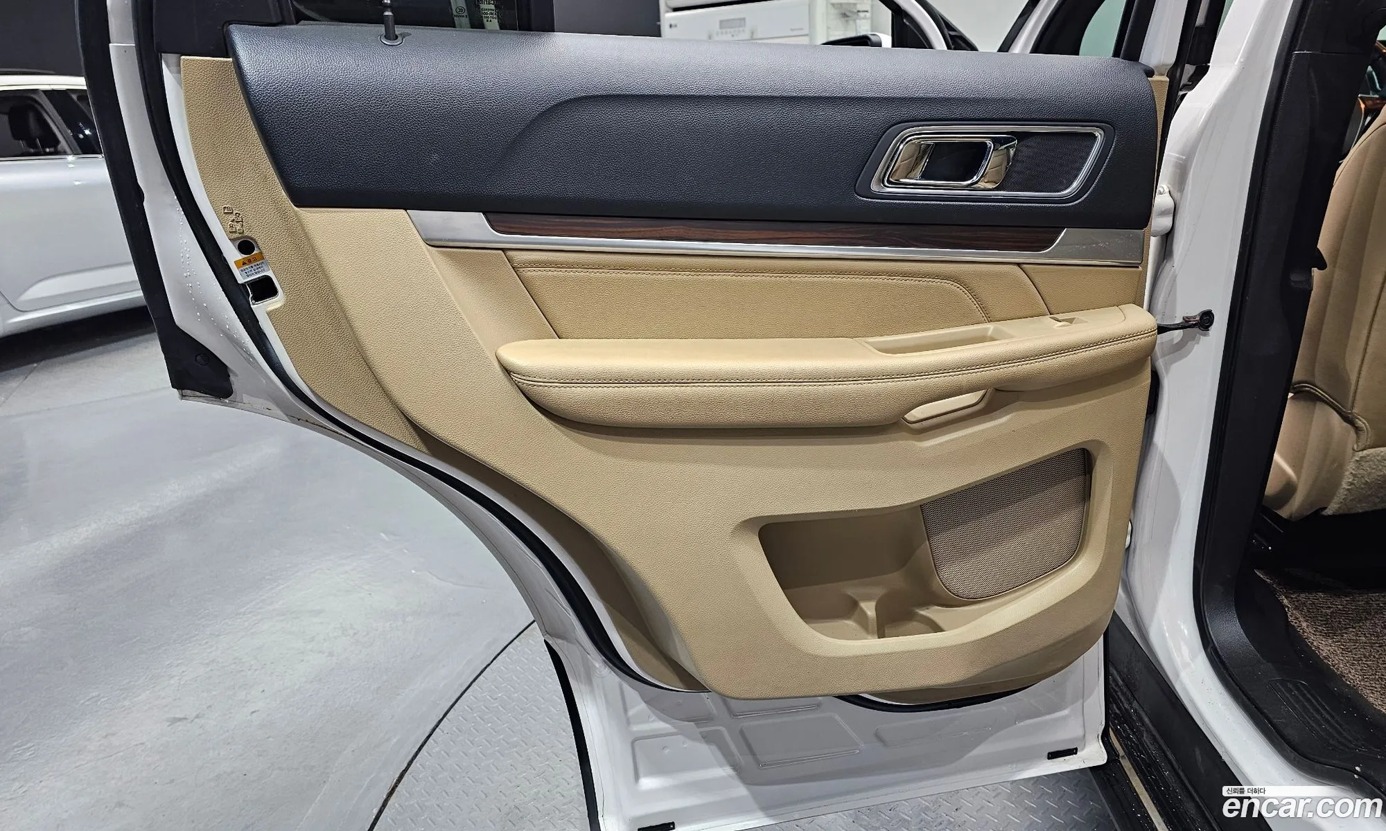 Ford Explorer 2017 1FM5K8FH0HGA83066 — 3