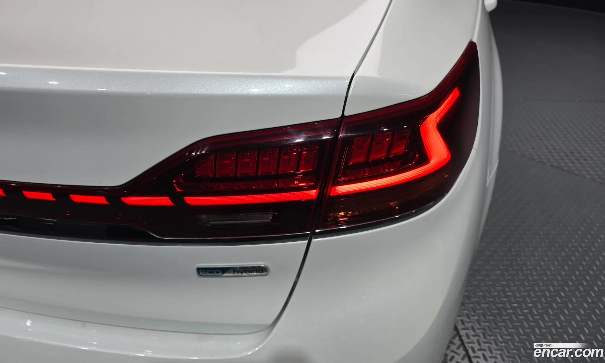 Kia K7 Premier Hybrid 2019 — 32