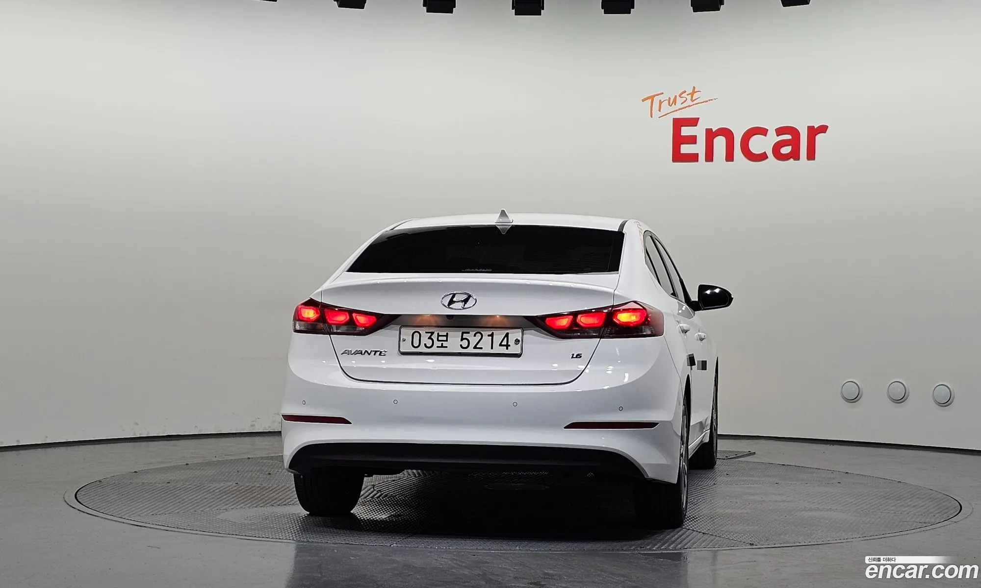 Hyundai Elantra AD 2017 — 13