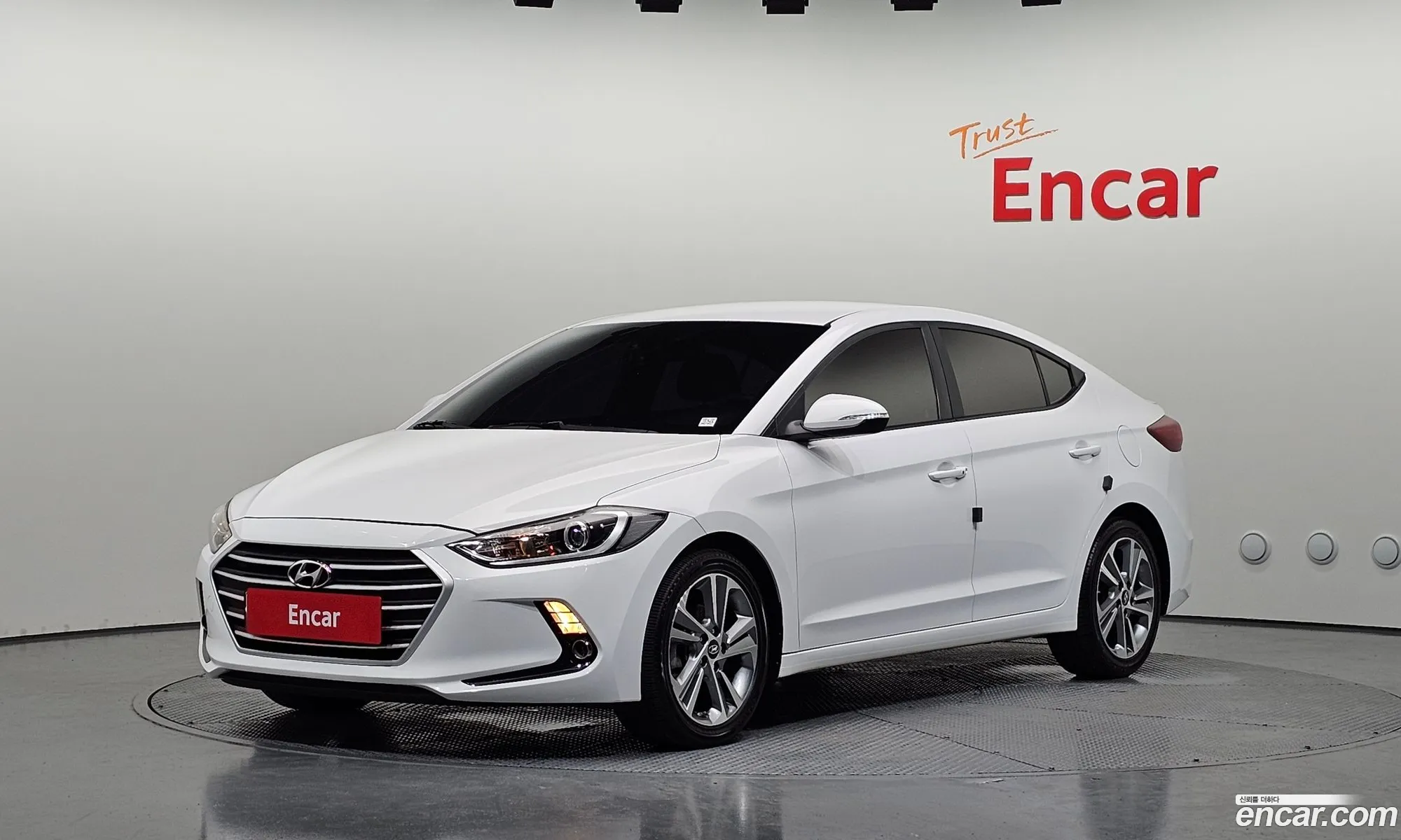 Hyundai Elantra AD 2017 — 10