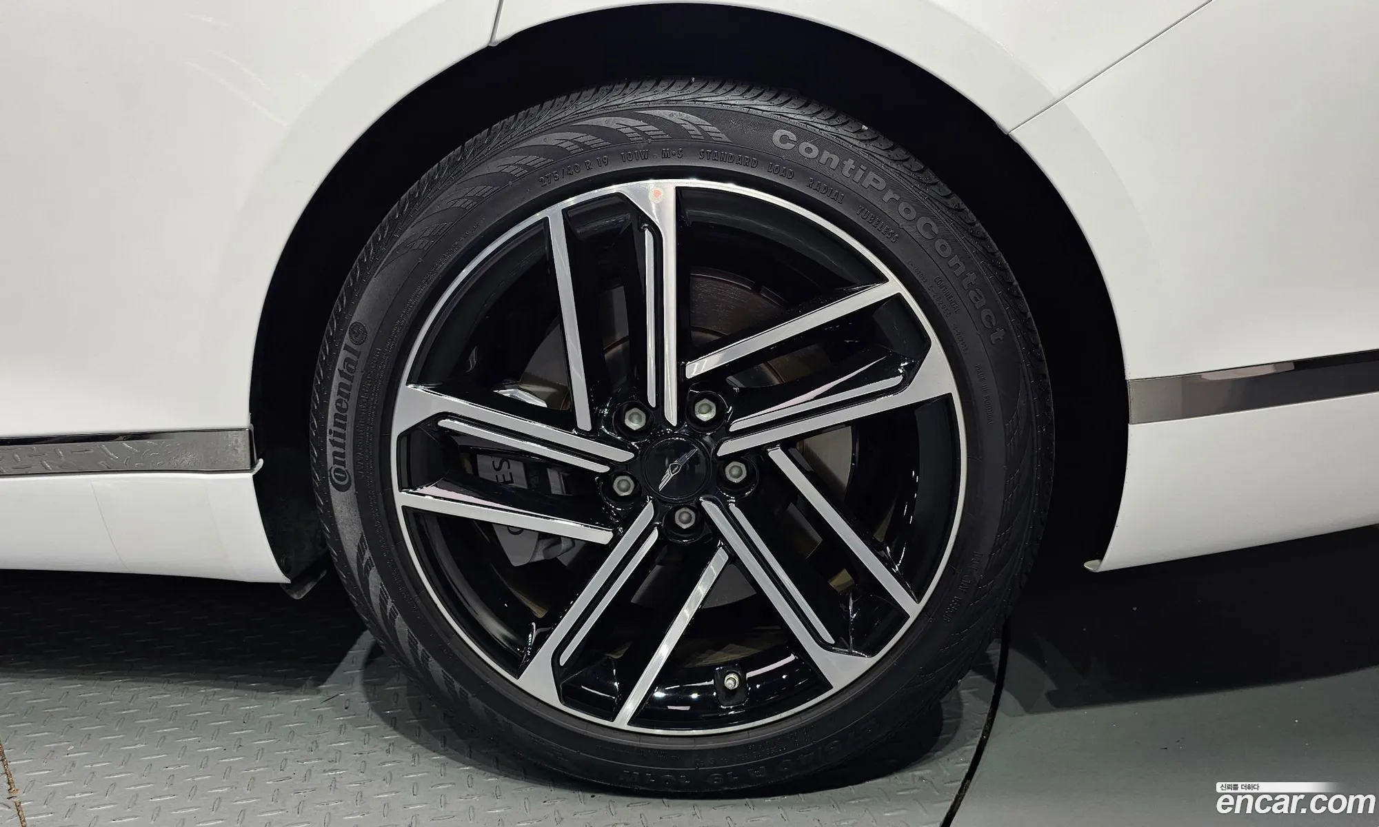 Genesis G80 2024 — 2