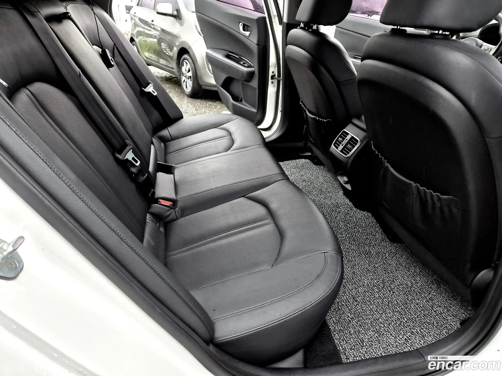 Kia K5 Hybrid 2016 — 13