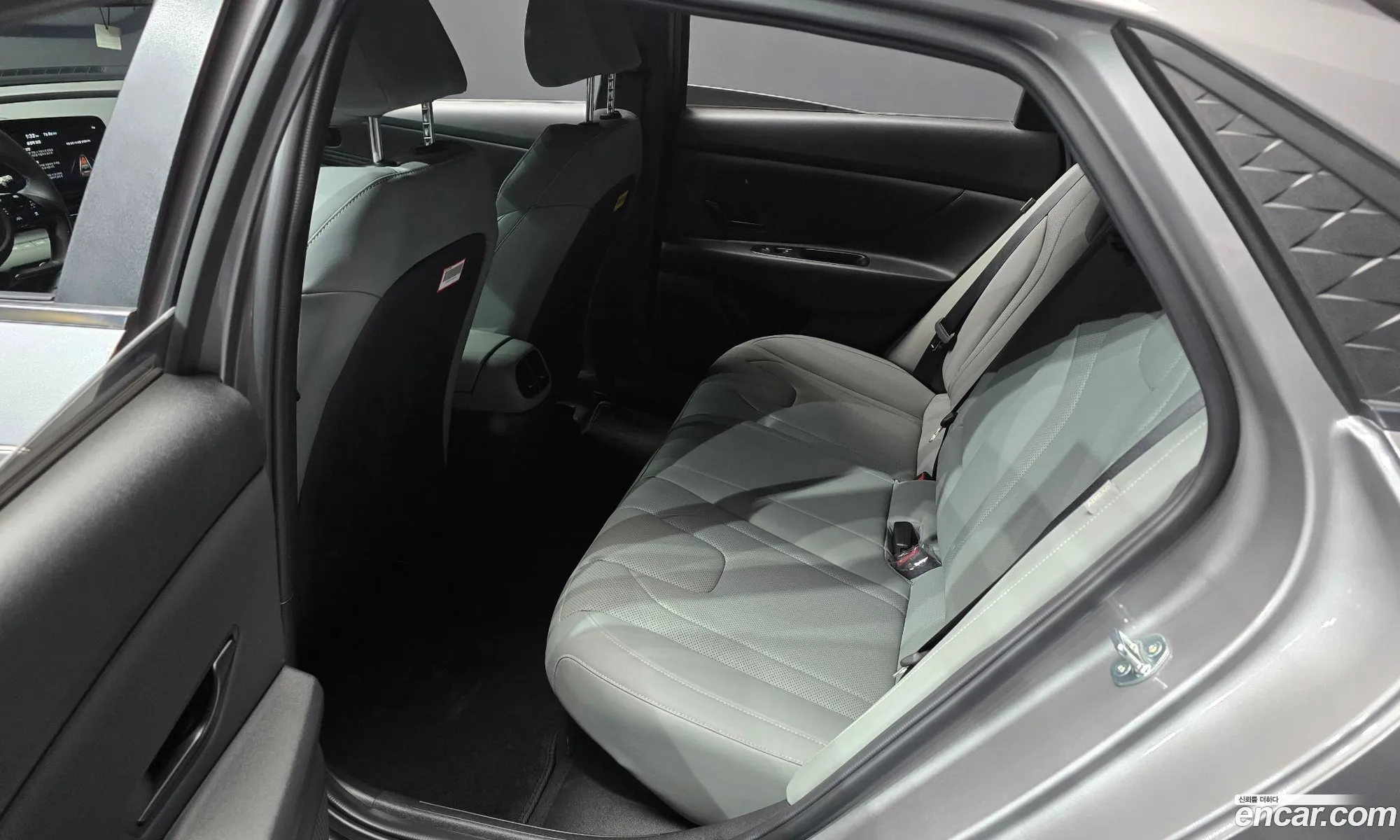 Hyundai Elantra Hybrid 2024 — 8