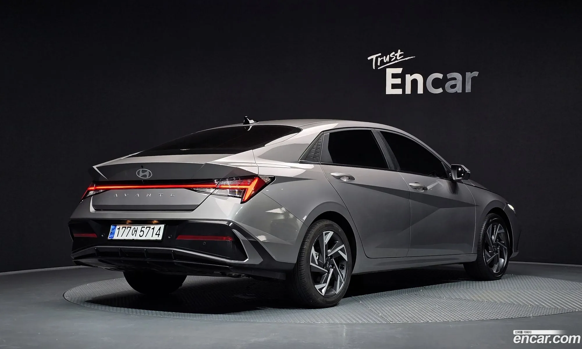 Hyundai Elantra Hybrid 2024 — 20