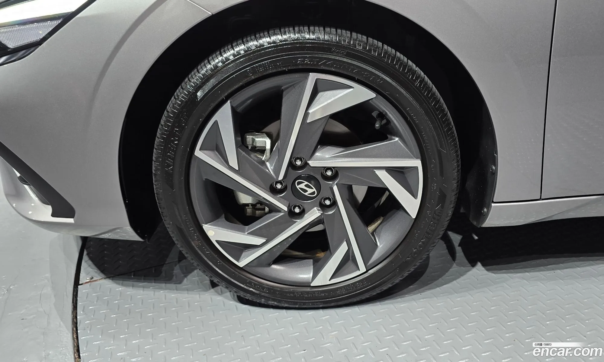 Hyundai Elantra Hybrid 2024 — 19