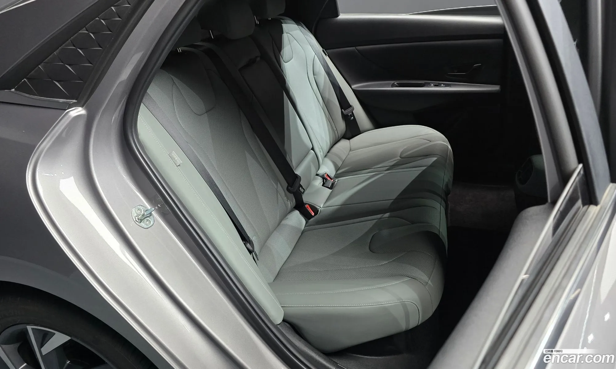 Hyundai Elantra Hybrid 2024 — 10