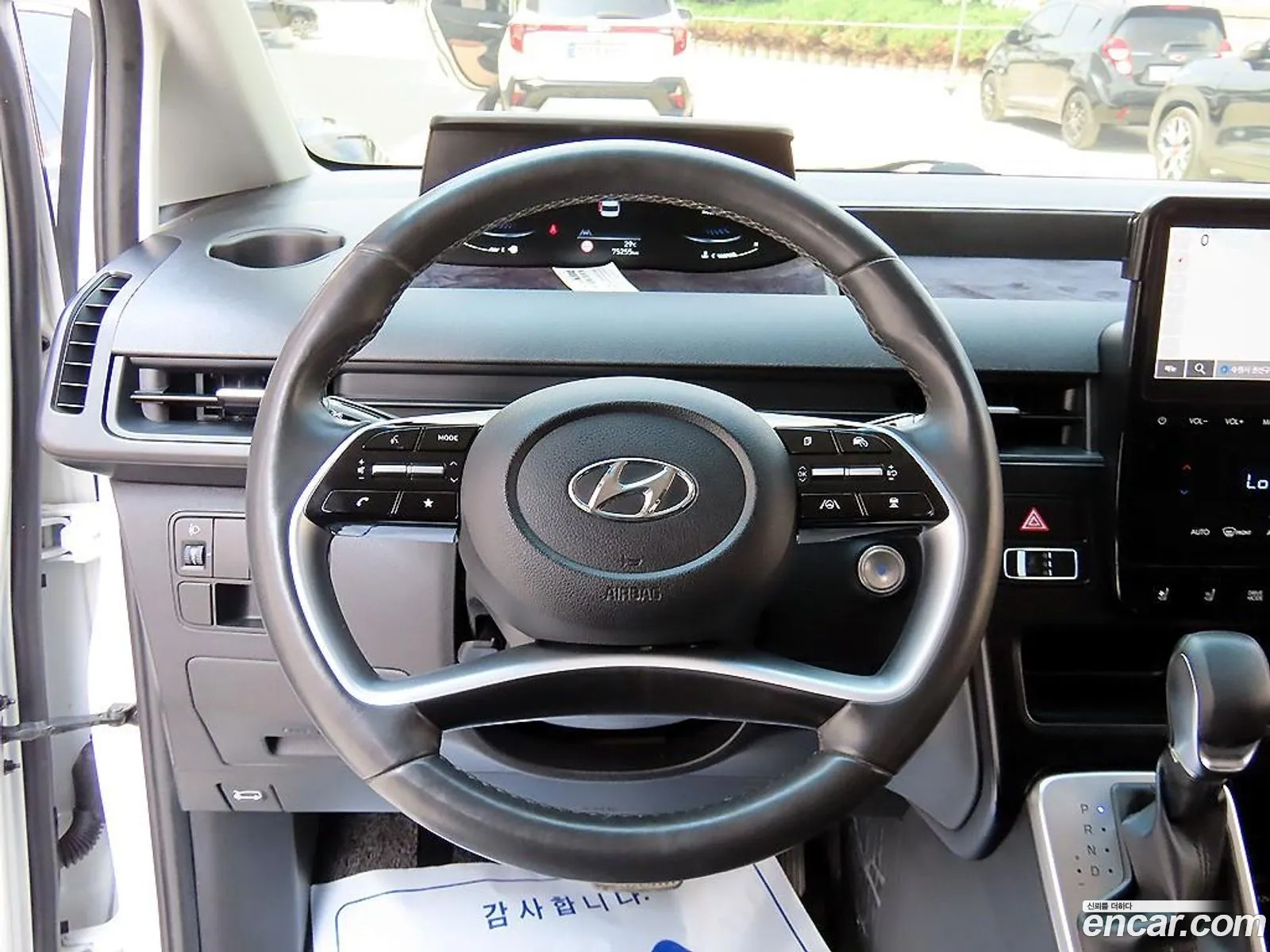 Hyundai Staria 2023 — 10