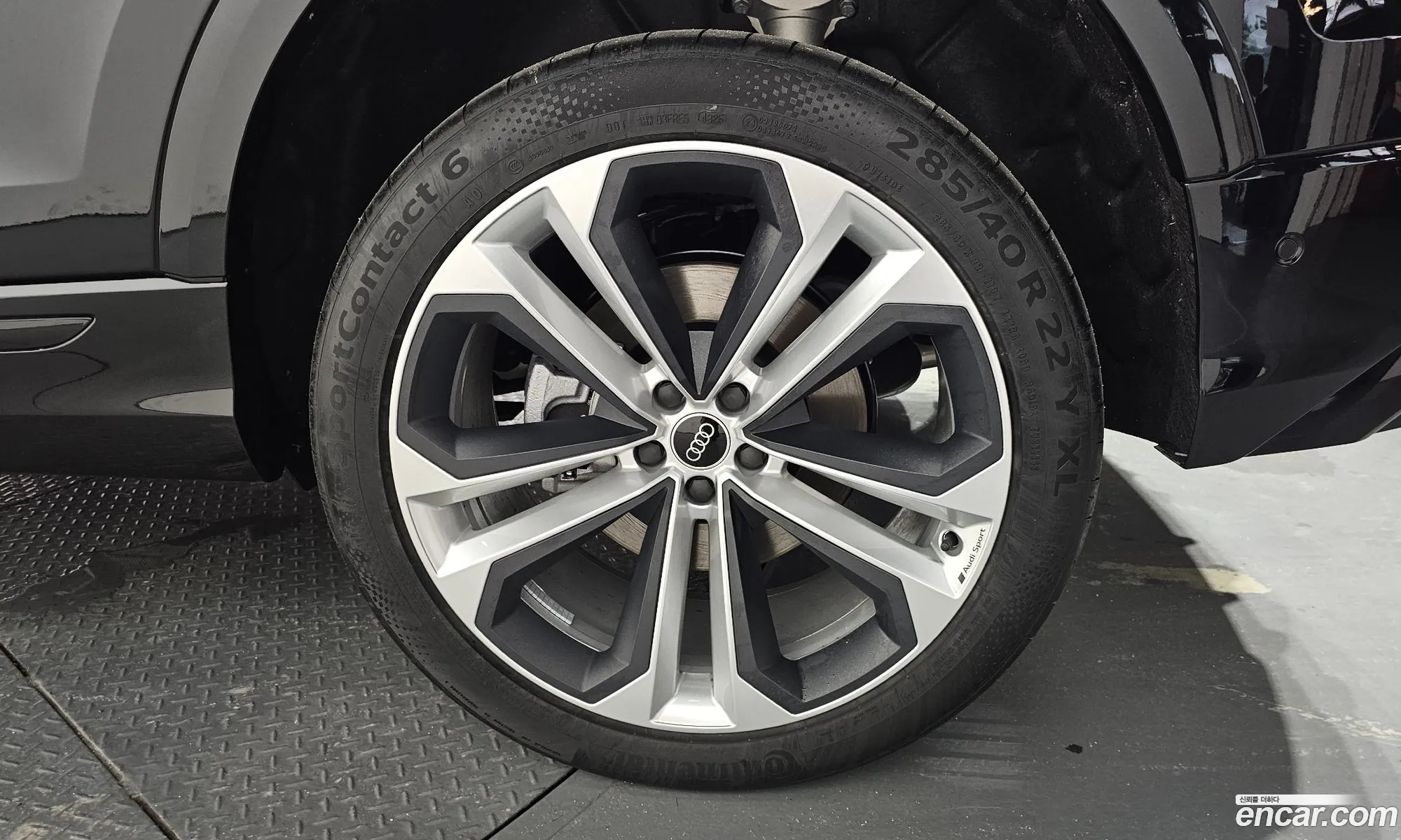 Audi Q8 2026 WAUZZZF15TD017596 — 24