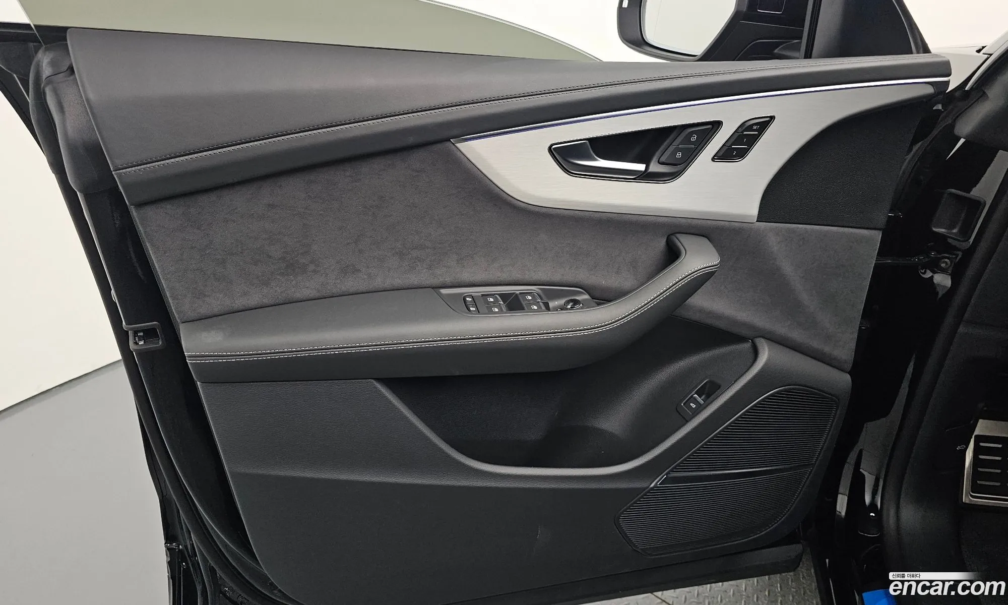 Audi Q8 2026 WAUZZZF15TD017596 — 31