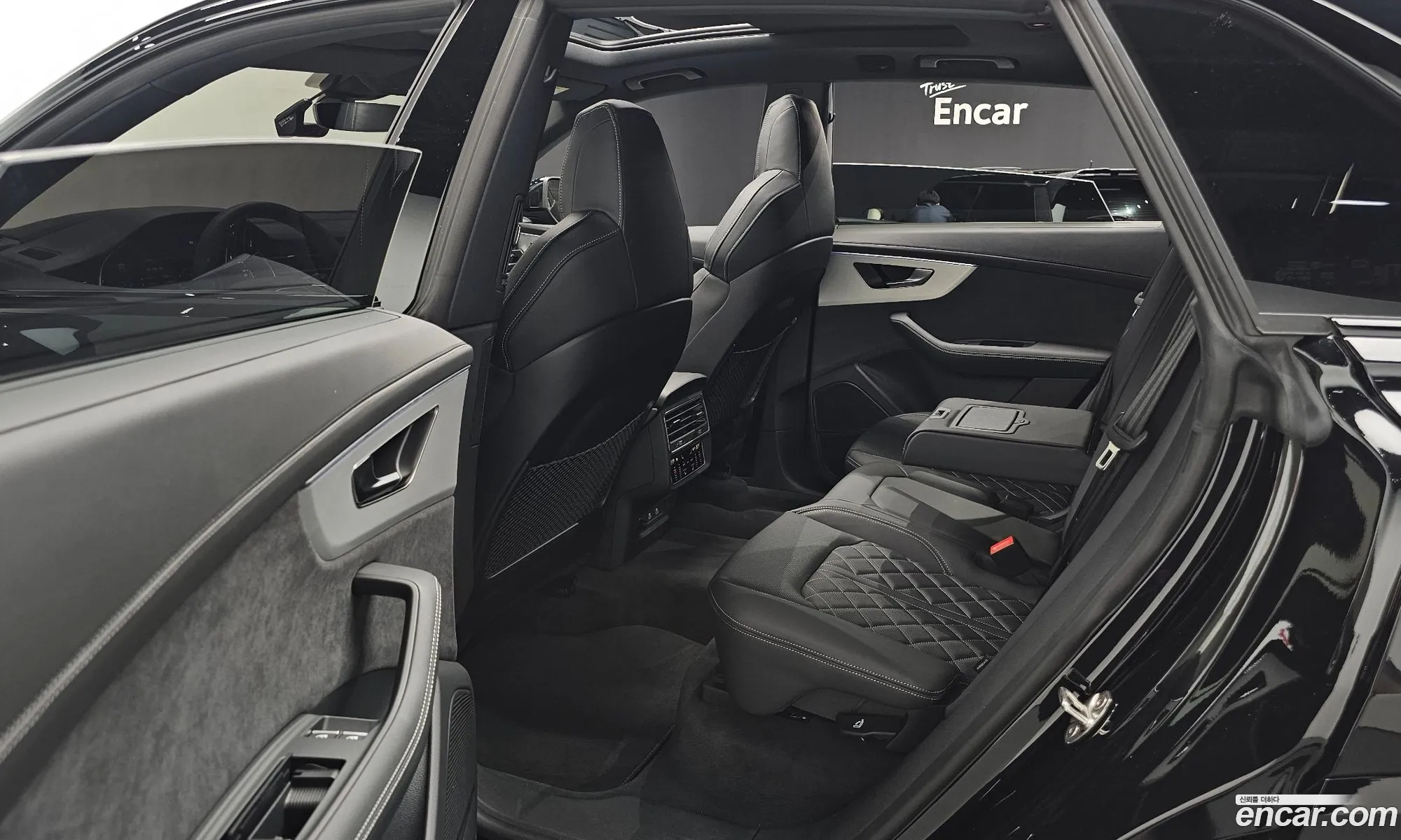 Audi Q8 2026 WAUZZZF15TD017596 — 28