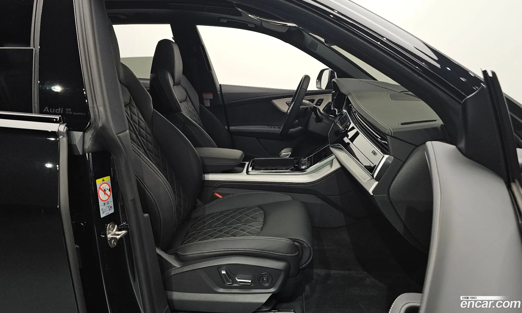 Audi Q8 2026 WAUZZZF15TD017596 — 25