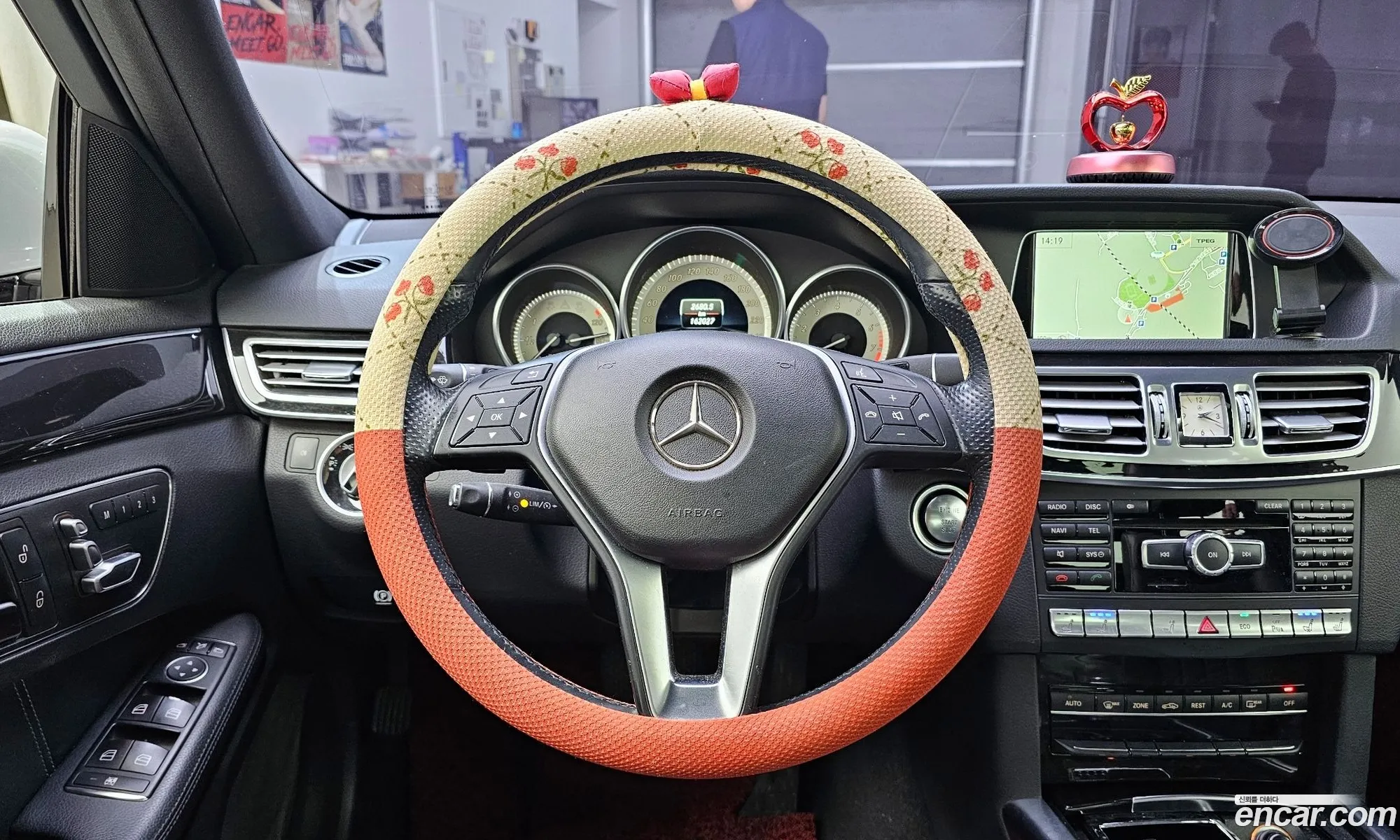 Mercedes-Benz E-Class W212 2013 WDDHF8JB4EA925615 — 5