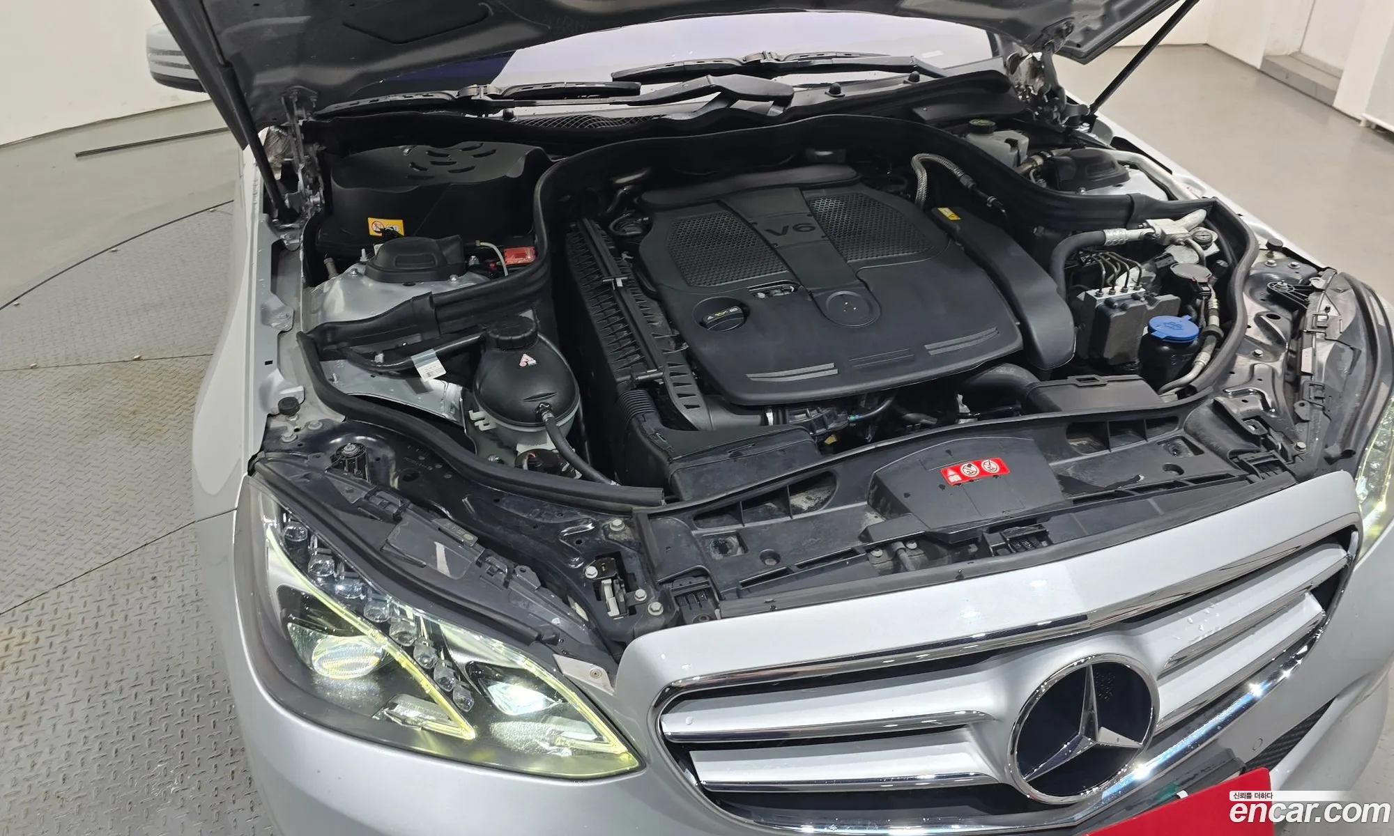 Mercedes-Benz E-Class W212 2013 WDDHF8JB4EA925615 — 4