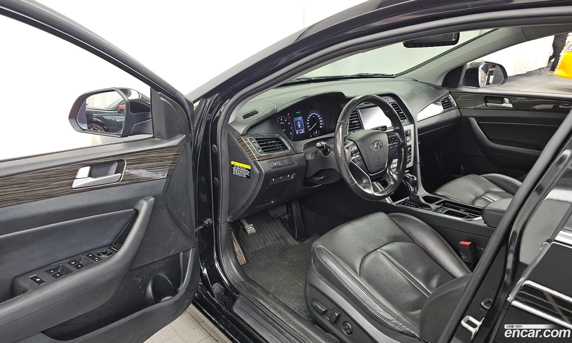 Hyundai LF Sonata 2014 — 18