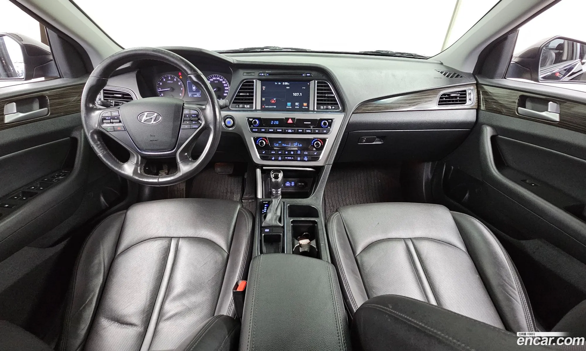 Hyundai LF Sonata 2014 — 13