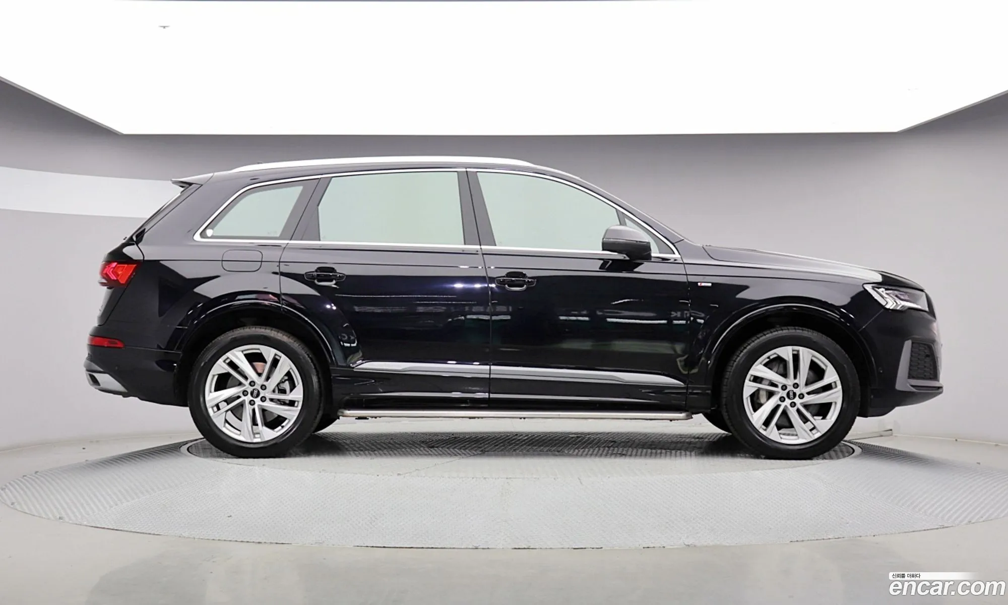 Audi Q7 2021 — 18