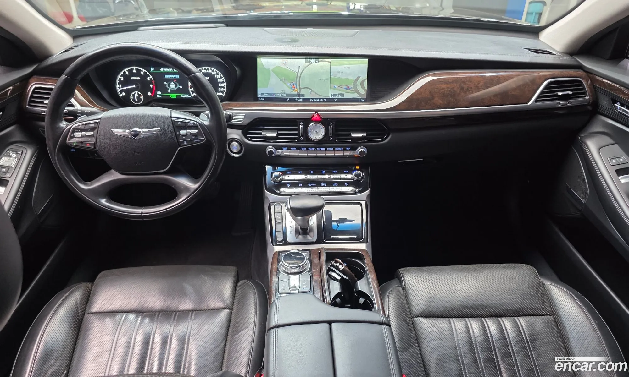 Genesis EQ900 2016 — 13