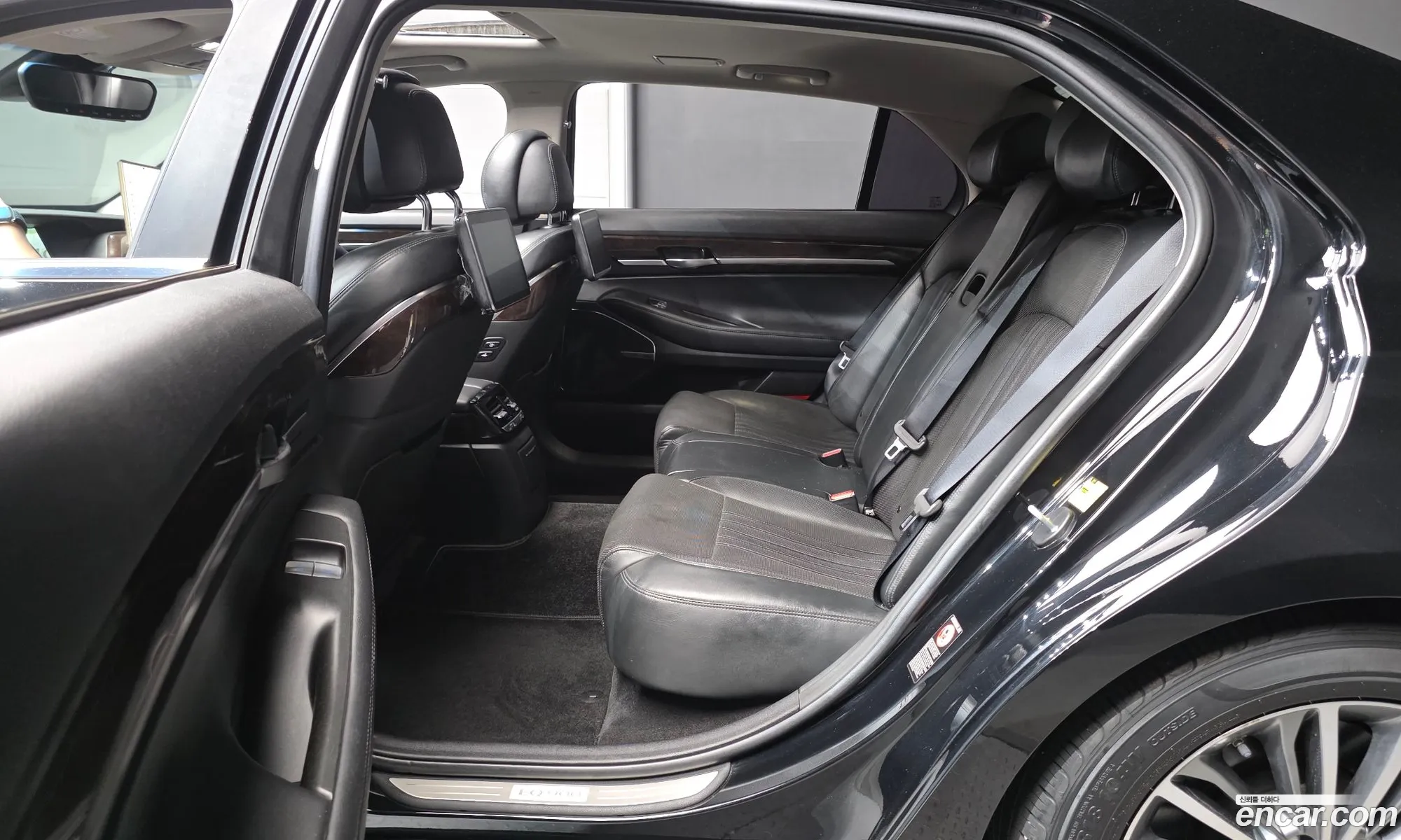 Genesis EQ900 2016 — 12