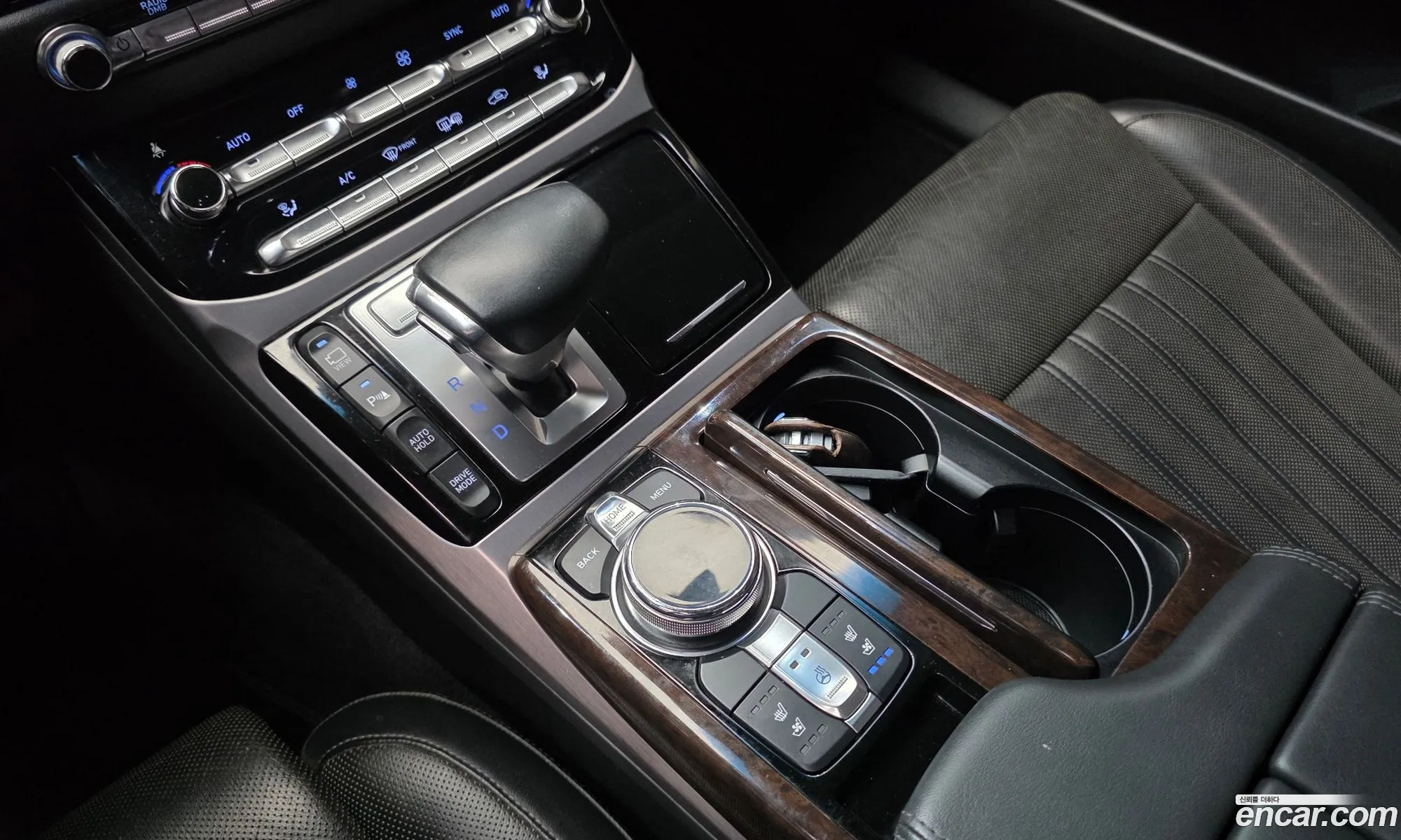 Genesis EQ900 2016 — 6