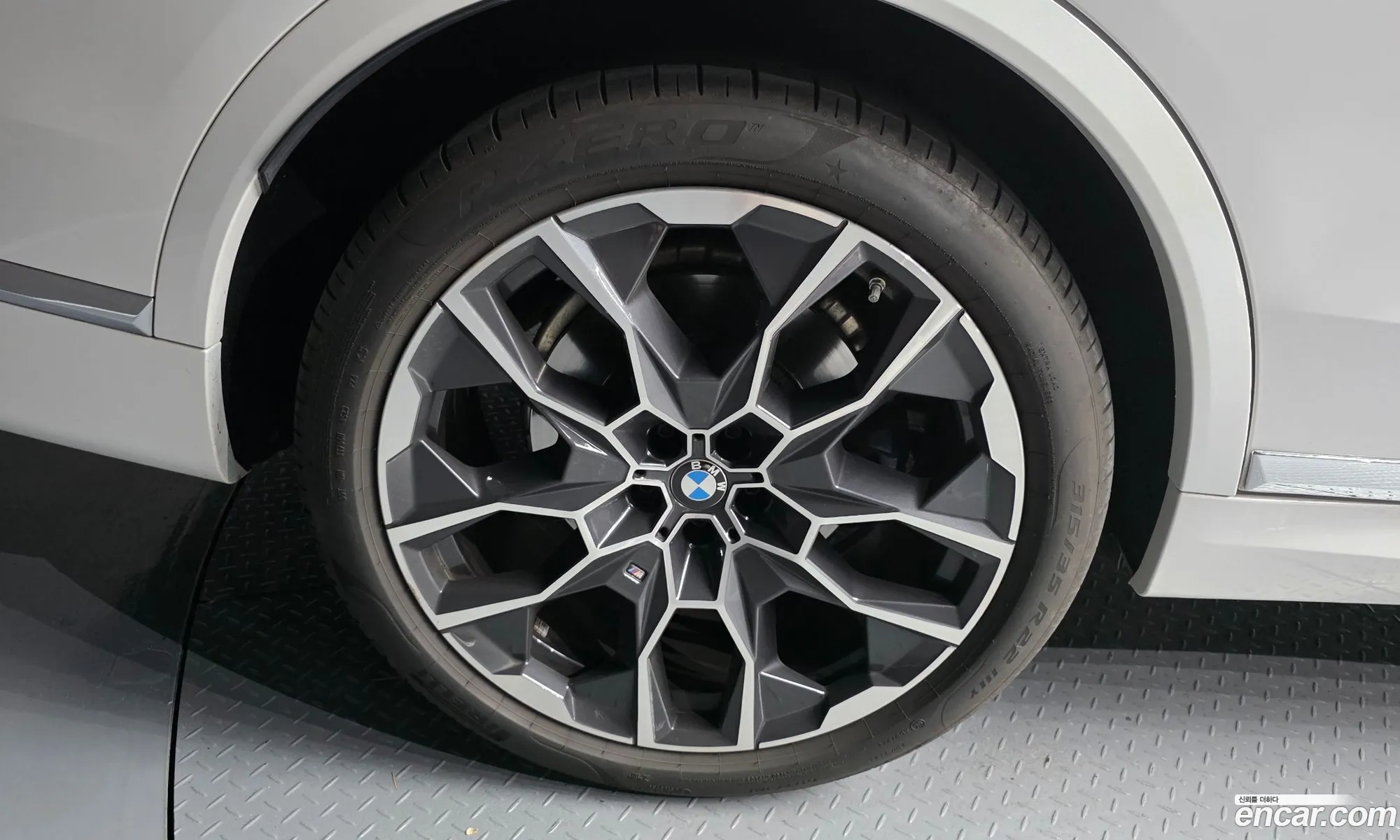 BMW X7 2024 WBA21EM02R9W03504 — 8