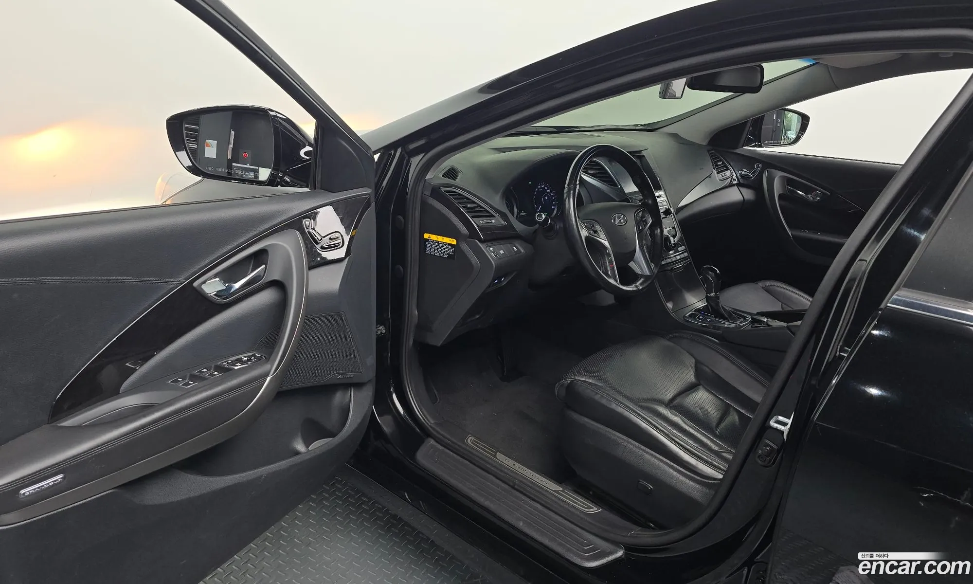 Hyundai Grandeur HG Hybrid 2015 — 30