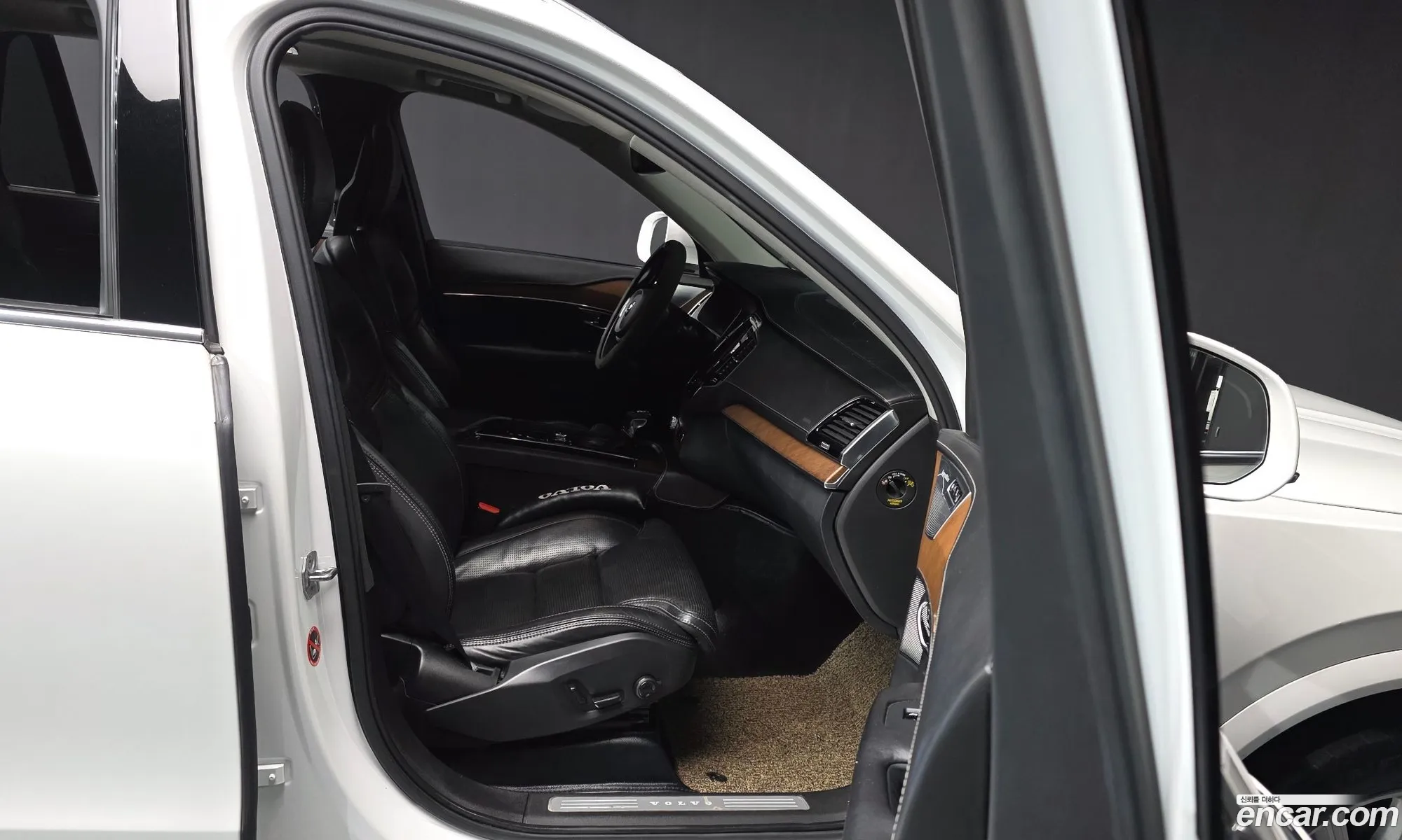 Volvo XC90 2017 YV1LF68BCH1163169 — 5