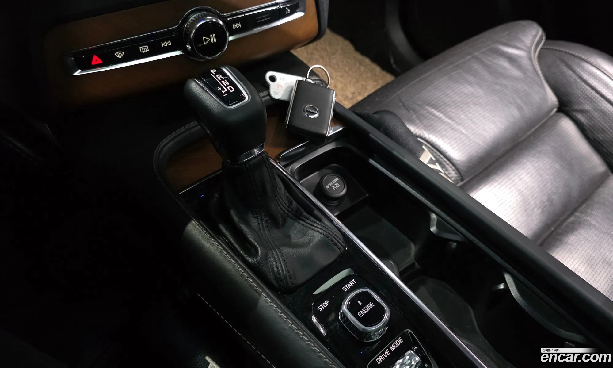 Volvo XC90 2017 YV1LF68BCH1163169 — 15